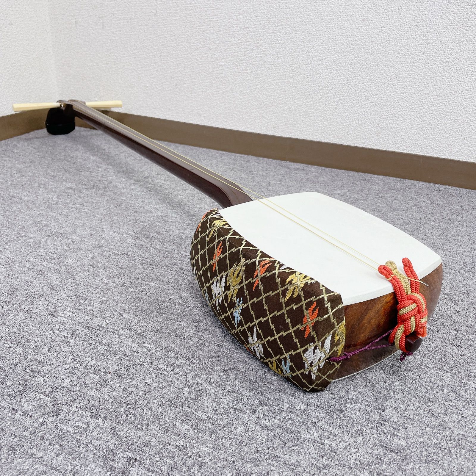 三味線 細棹 一本溝 紫檀 綾杉彫り胴 和楽器