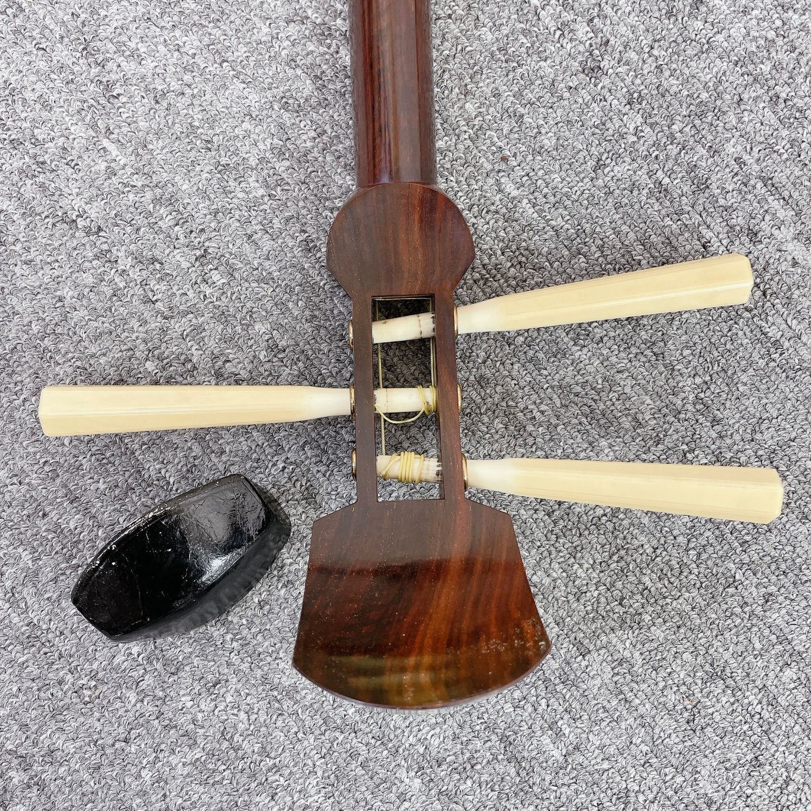 三味線 細棹 一本溝 紫檀 綾杉彫り胴 和楽器