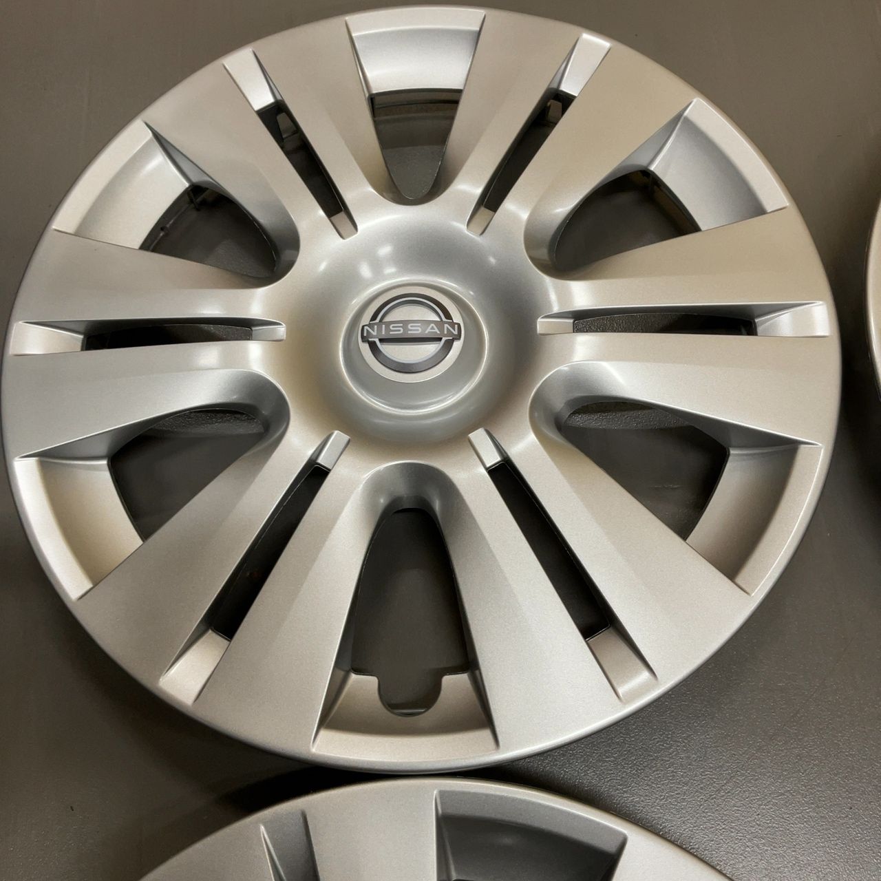 新車外し純正Nissanキャラバン ホイールカバー 4枚セット - メルカリ
