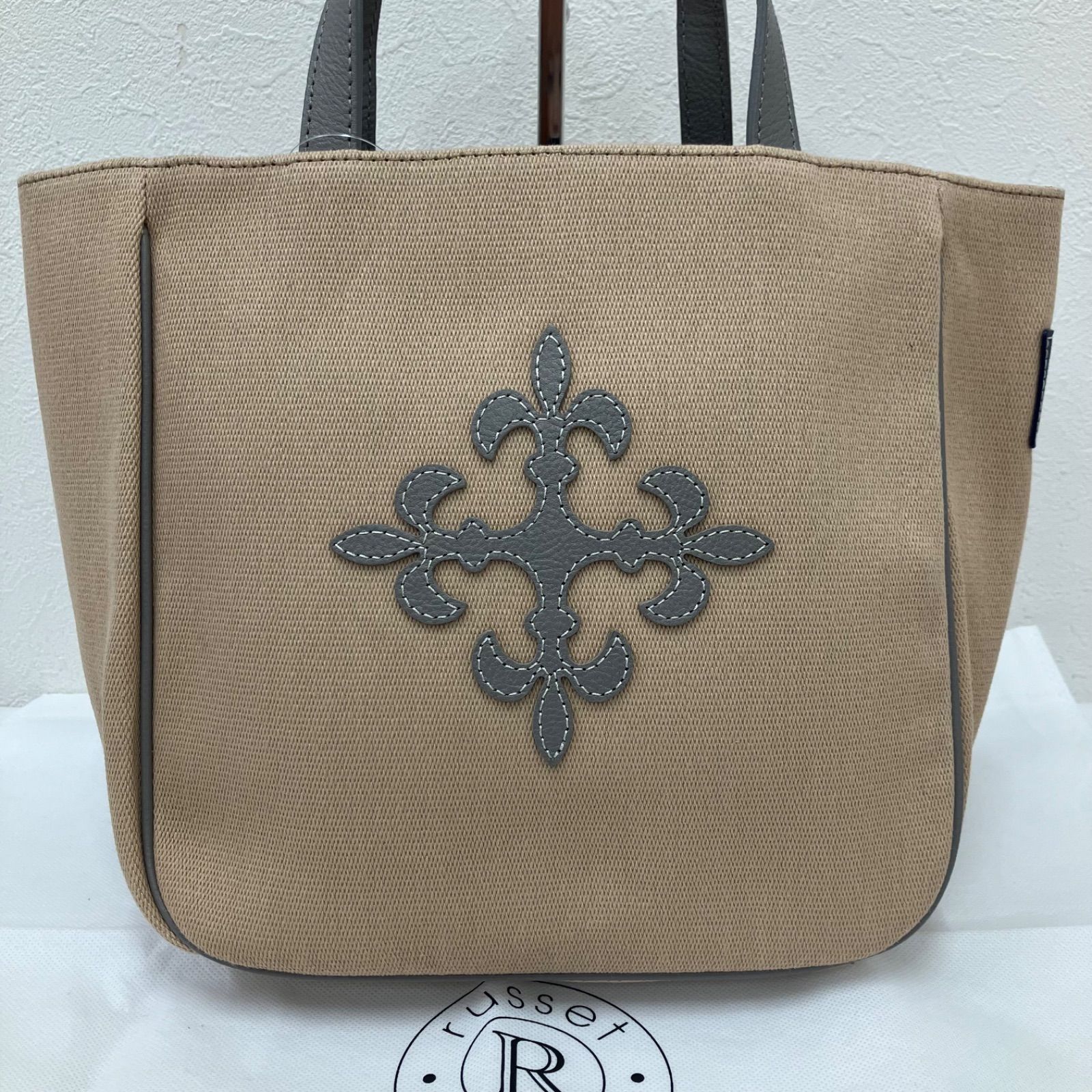 Y4664　【美品】　russet ラシット　エブリデイトートバッグ　CE-1337　ベージュ　トートバッグ　ハンドバッグ　グレー　キャンバス　レザー　レディース　モノグラム　エンブレム　ポケット多数