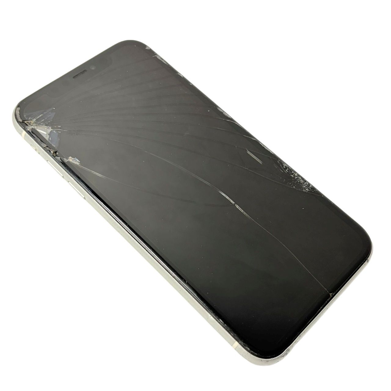 iPhone 11 128GB ホワイト docomo SIMフリー ジャンク - メルカリ