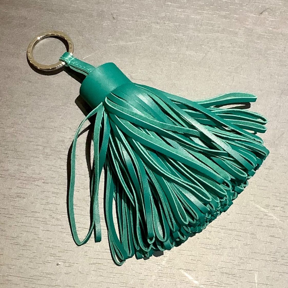 エルメス HERMES カルメン タッセル キーリング キーホルダー レザー 緑 グリーン シルバー金具 H612/T2