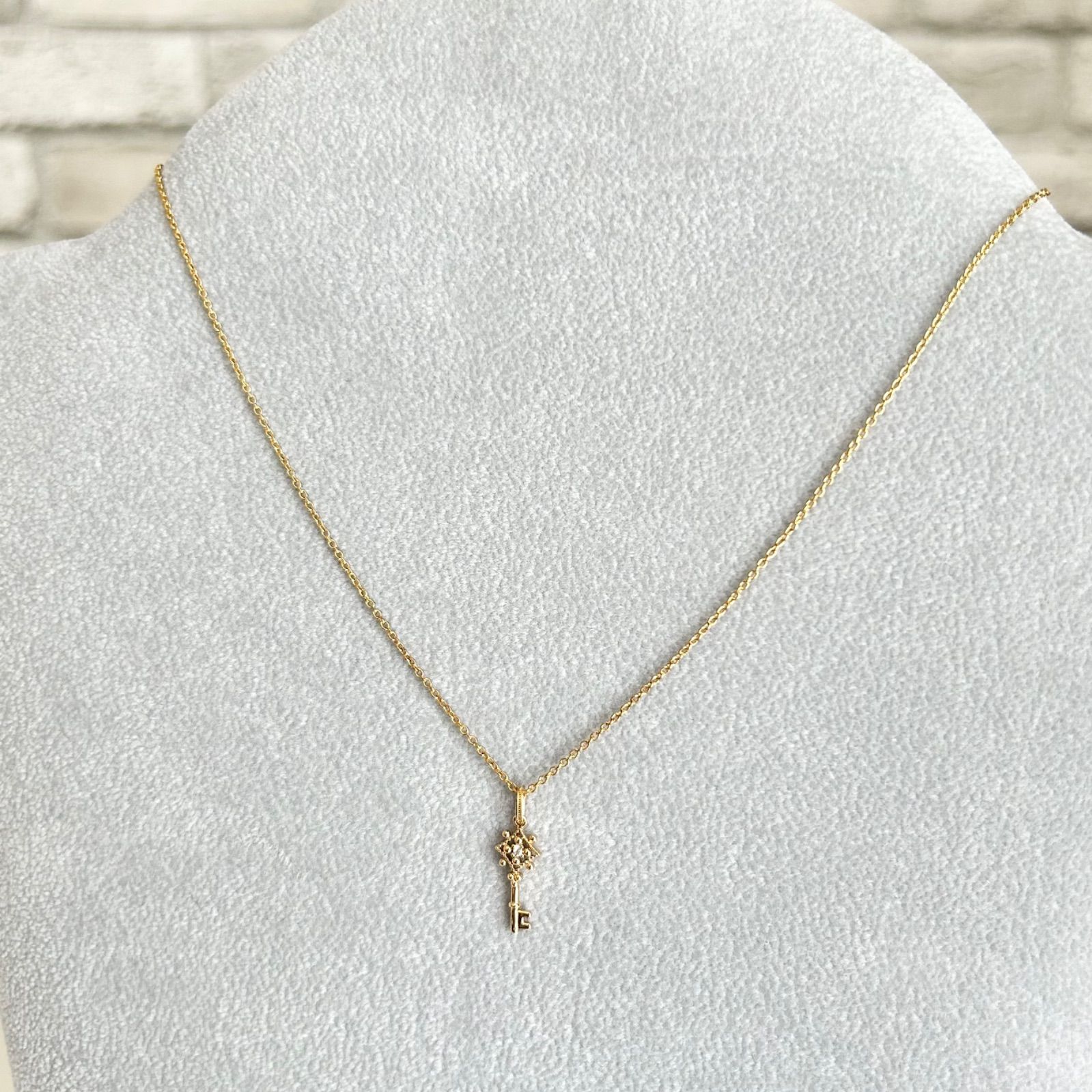 ★美品★ミッシェルクラン 10K ゴールドネックレス MICHEL KLEIN ミッシェルクラン キーモチーフネックレス 小ぶり