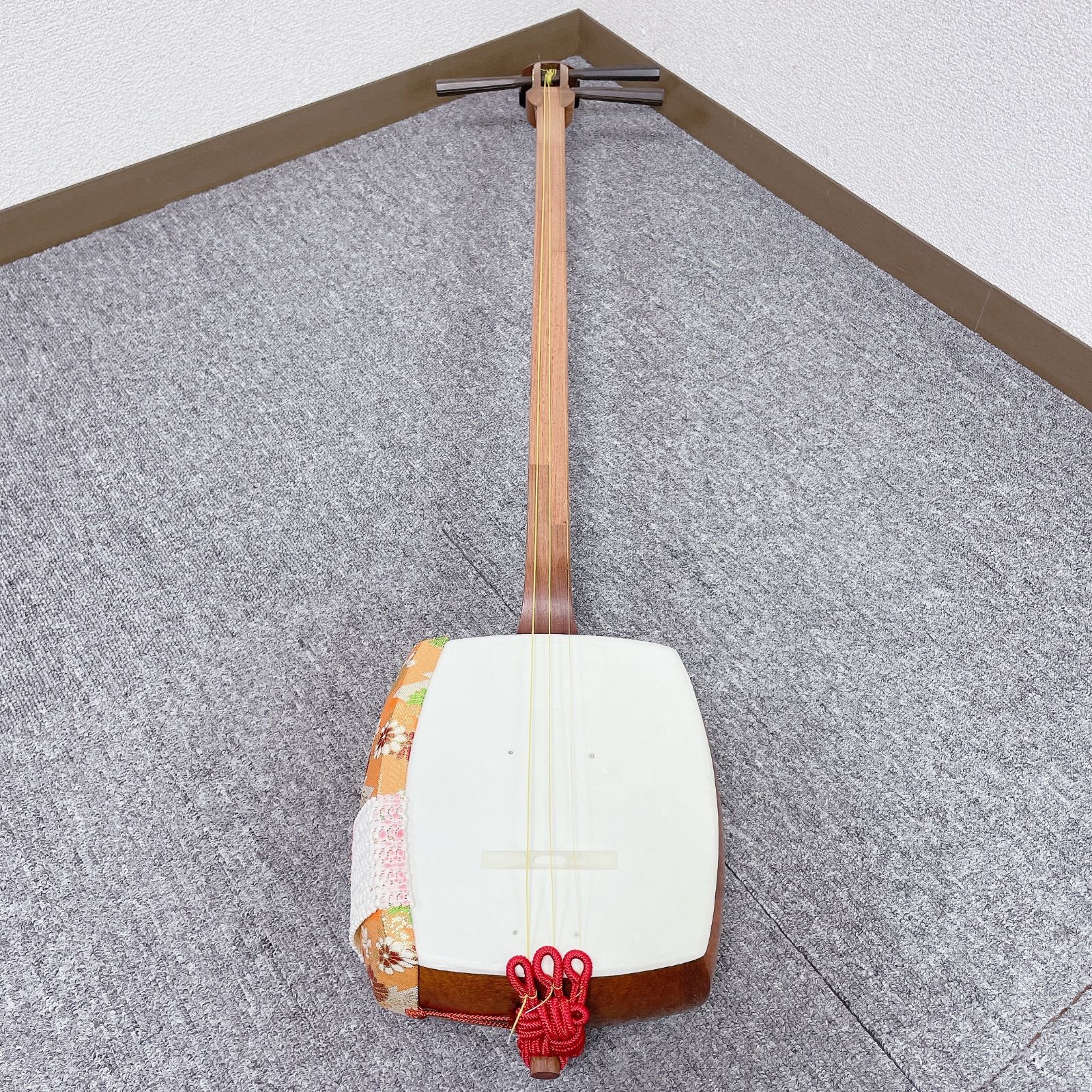 三味線 花梨 細棹 平溝 丸打胴 犬皮 和楽器 三味線 細棹 平溝 花梨 丸打胴 和楽器 - メルカリ