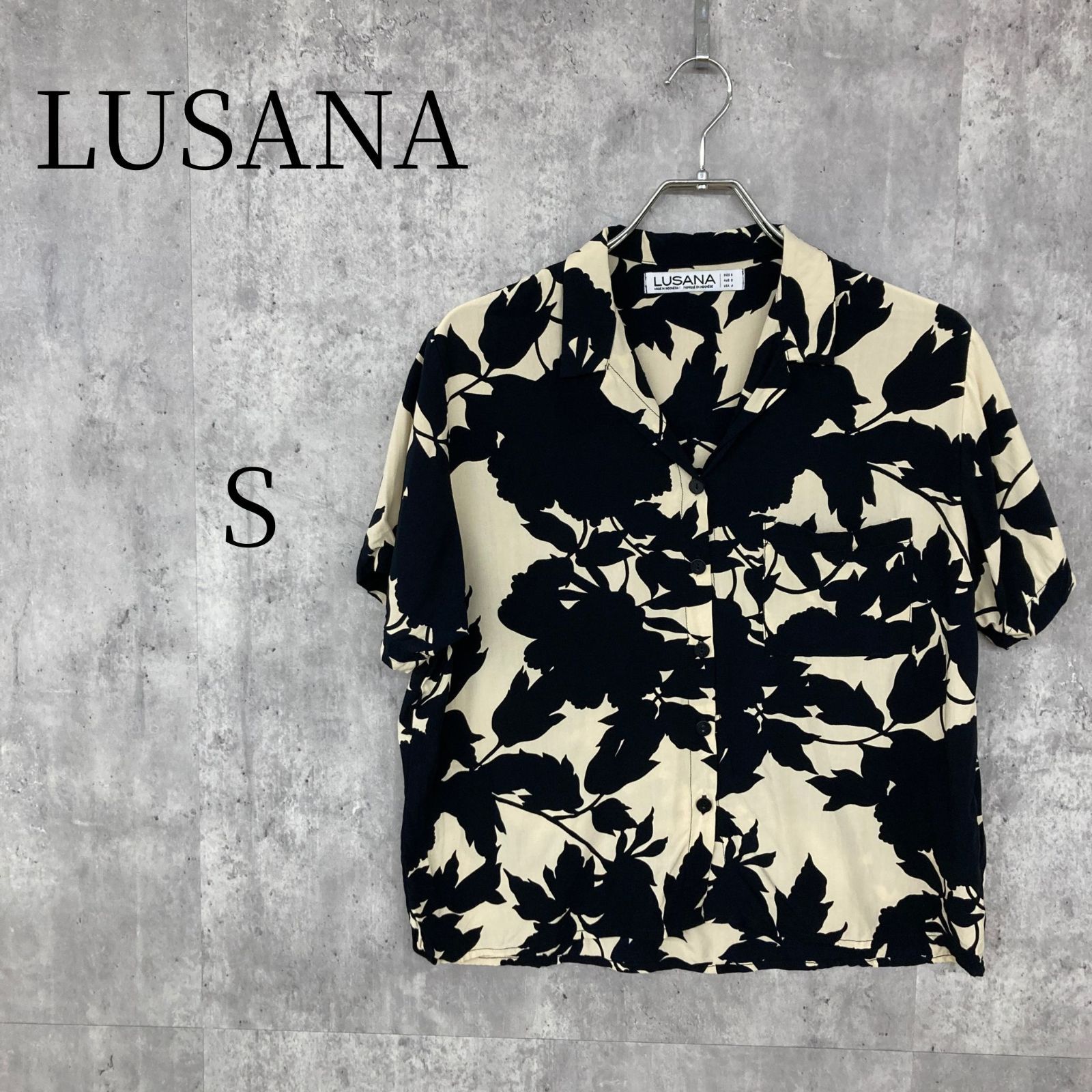 LUSANA ルサナ ベイクルーズ 総柄 半袖 シャツ S ベージュ ブラック レーヨン100% アロハ オープンカラー 開襟 レディース アパレル トップス 花柄 植物柄 モノトーン 春夏 古着