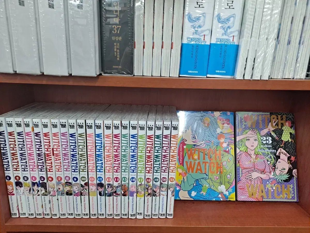 場所 ウォッチ 1 23 未開封 漫画がすごく多い 安全プロ店舗