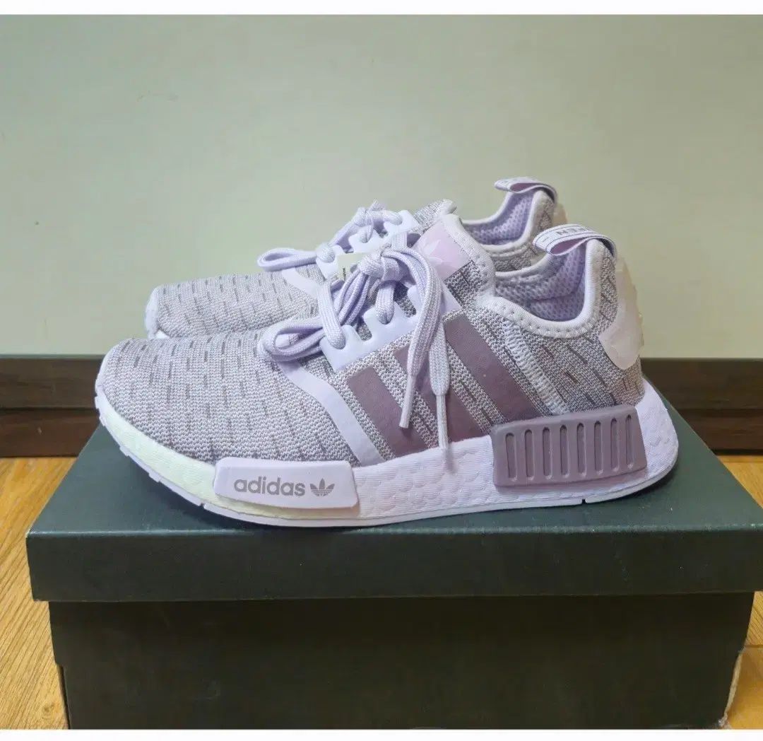 新品 230-235 アディダス nmd r1 ブースター スニーカー ランニングシューズ アシックス