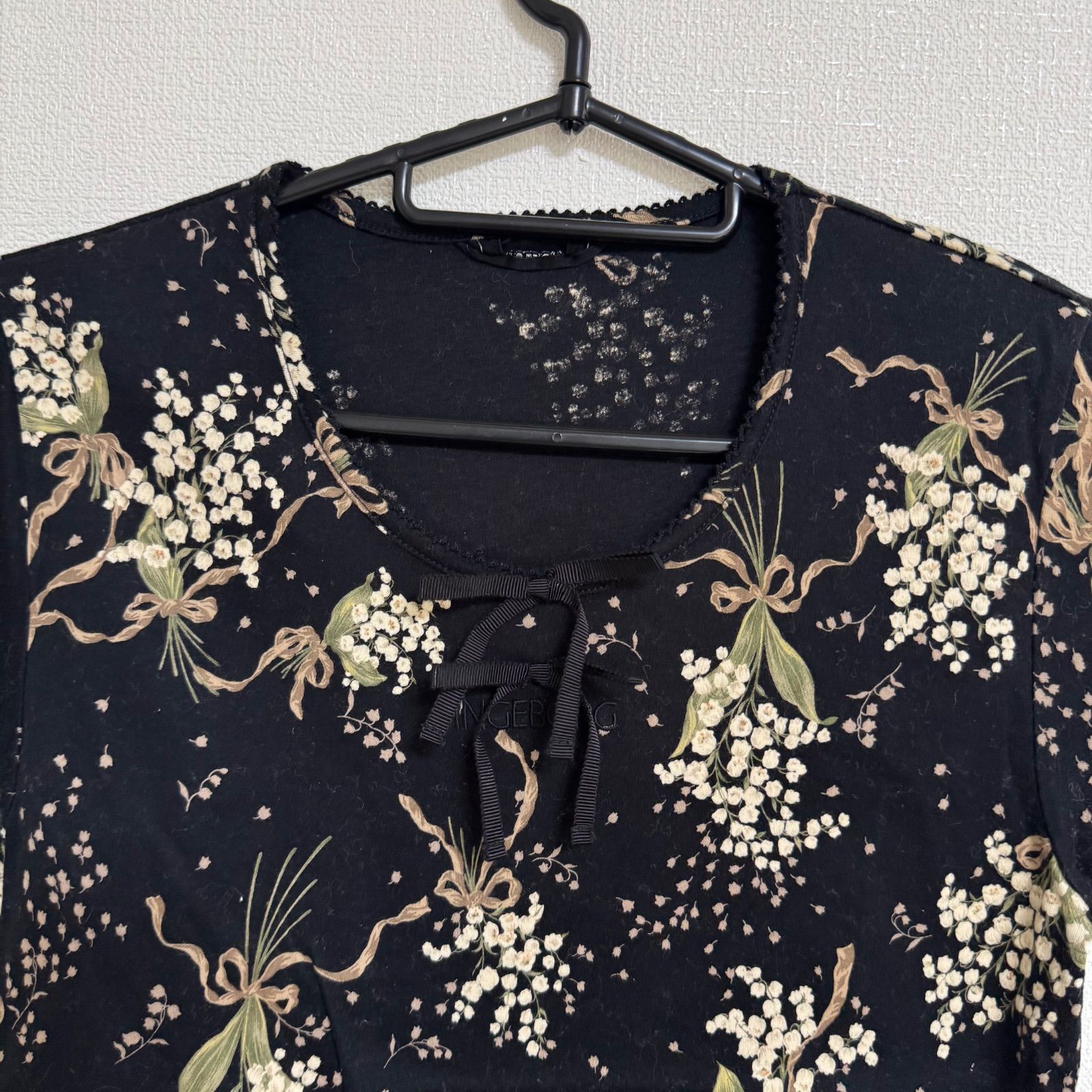 美品】INGEBORG インゲボルグ レディース トップス 半袖 ブラック 花柄