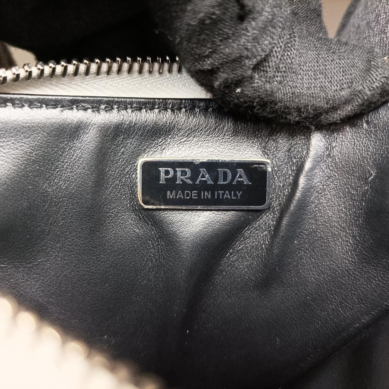 プラダPradaトライアングル チェーン ポーチ ホワイト レザー 230-A 