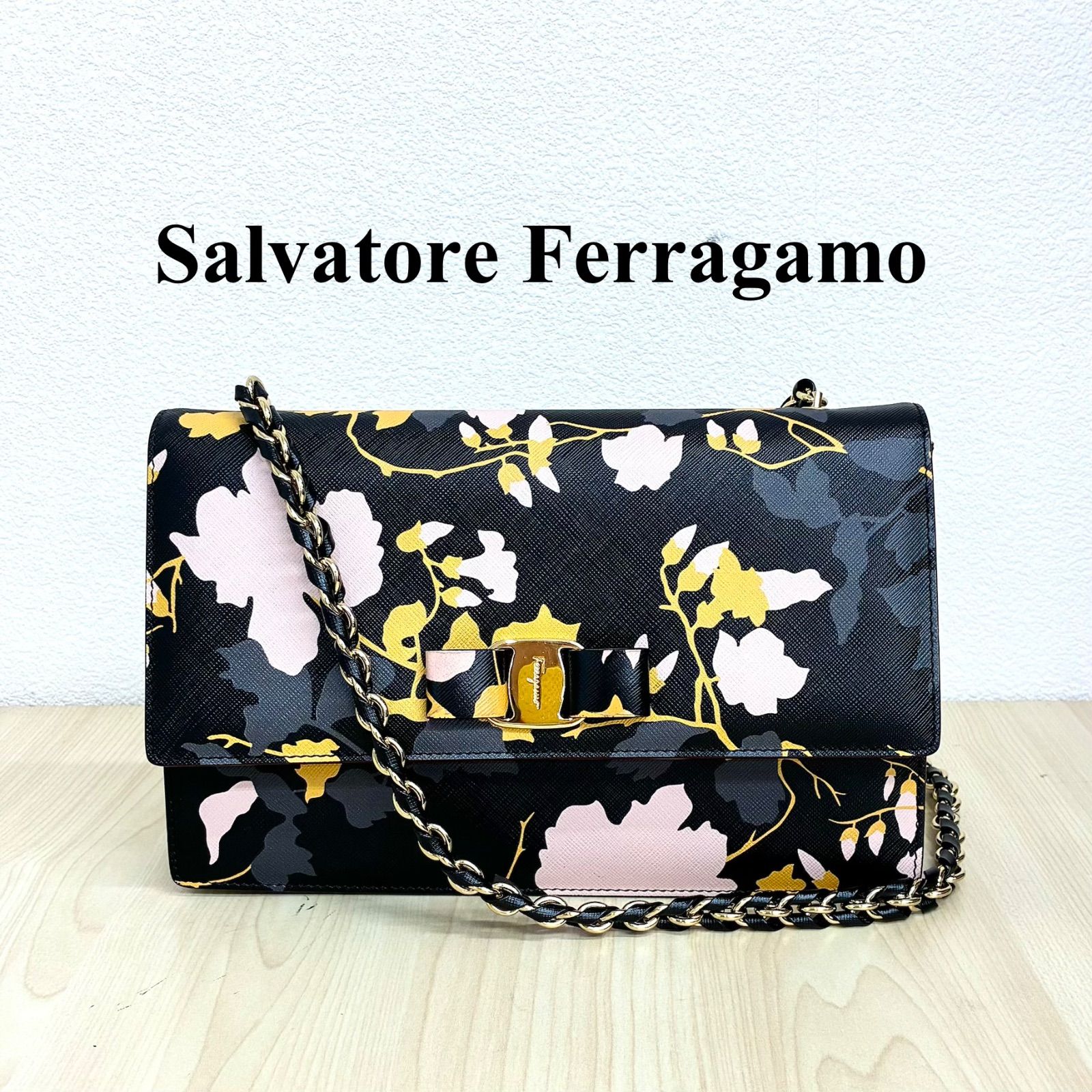 【サルヴァトーレフェラガモ Salvatore Ferragamo】極美品！花柄ヴァラリボンチェーンバッグ ブラック×ライトピンク×イエロー ⭐︎