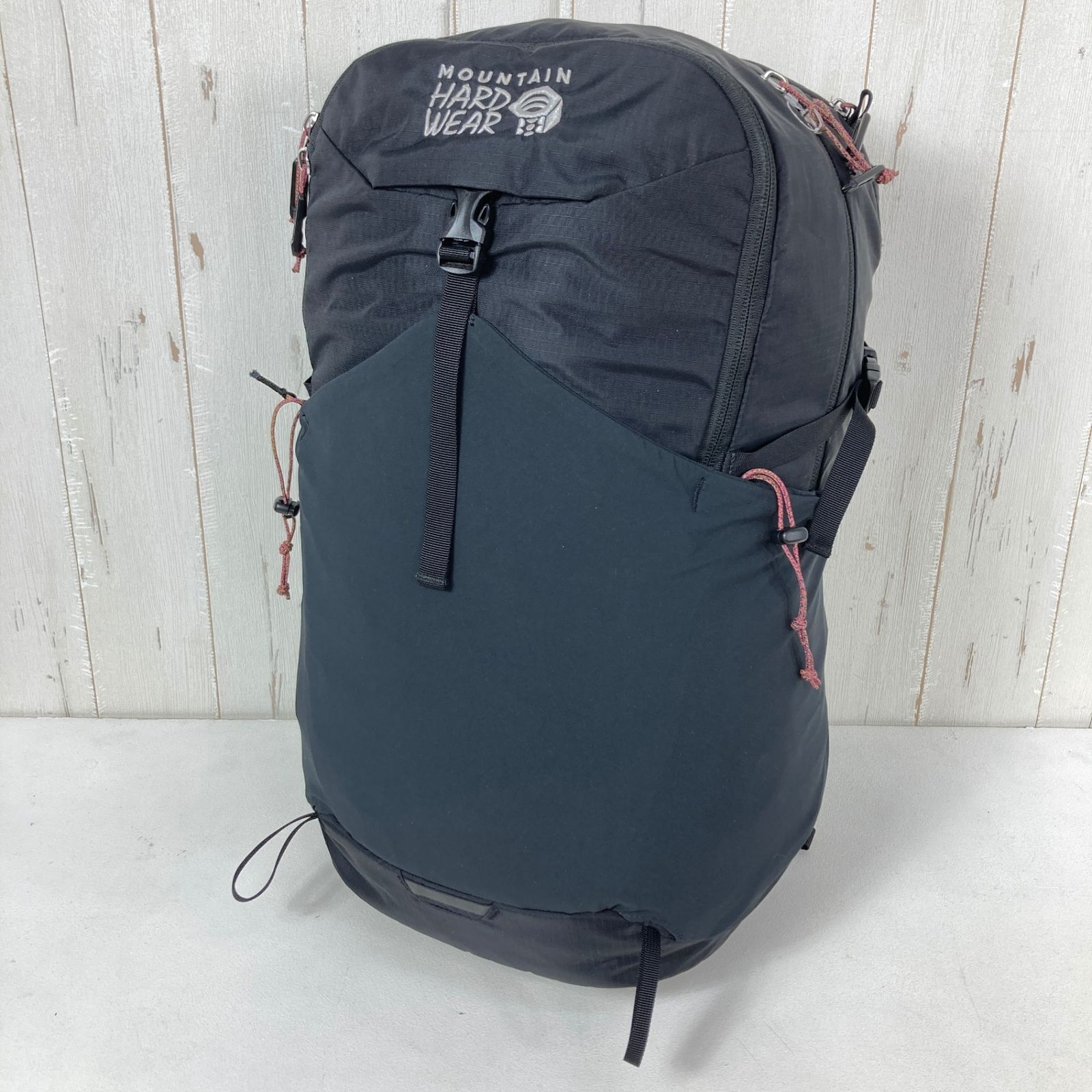 ?️Unisex OneSize ブラック系 Mountain Hardwear ( マウンテンハードウェア ) フィールドデイ 28L Field Day 28L ナイロン バッグ ストレージ バックパック デイパック 容量【～29L】 z0005950