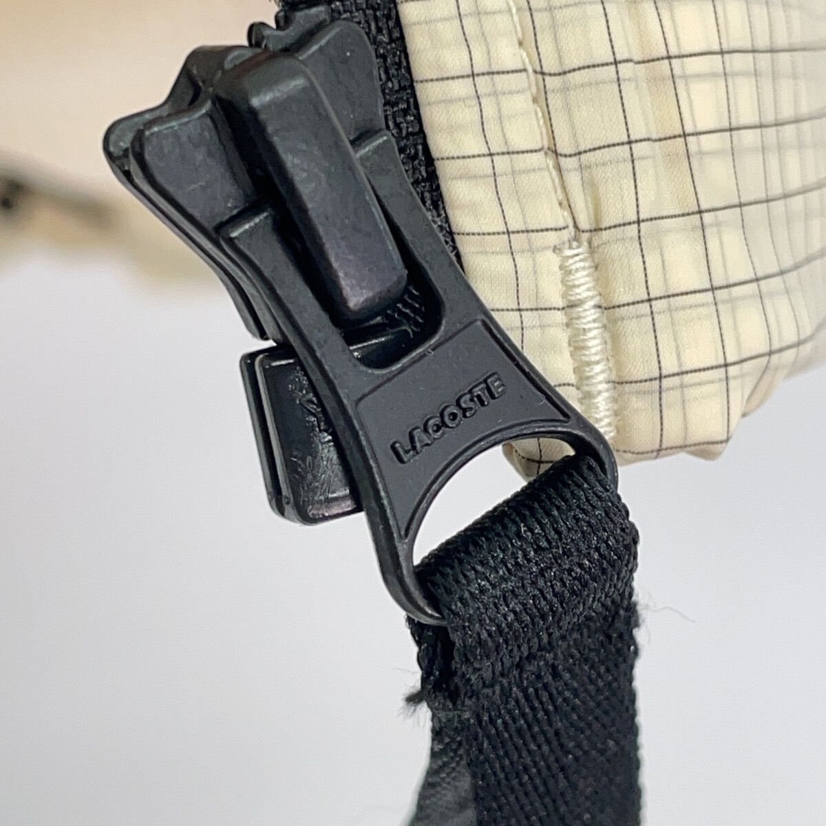 Lacoste ラコステ BH0122-99 ベージュ グリッドナイロンジップアップ