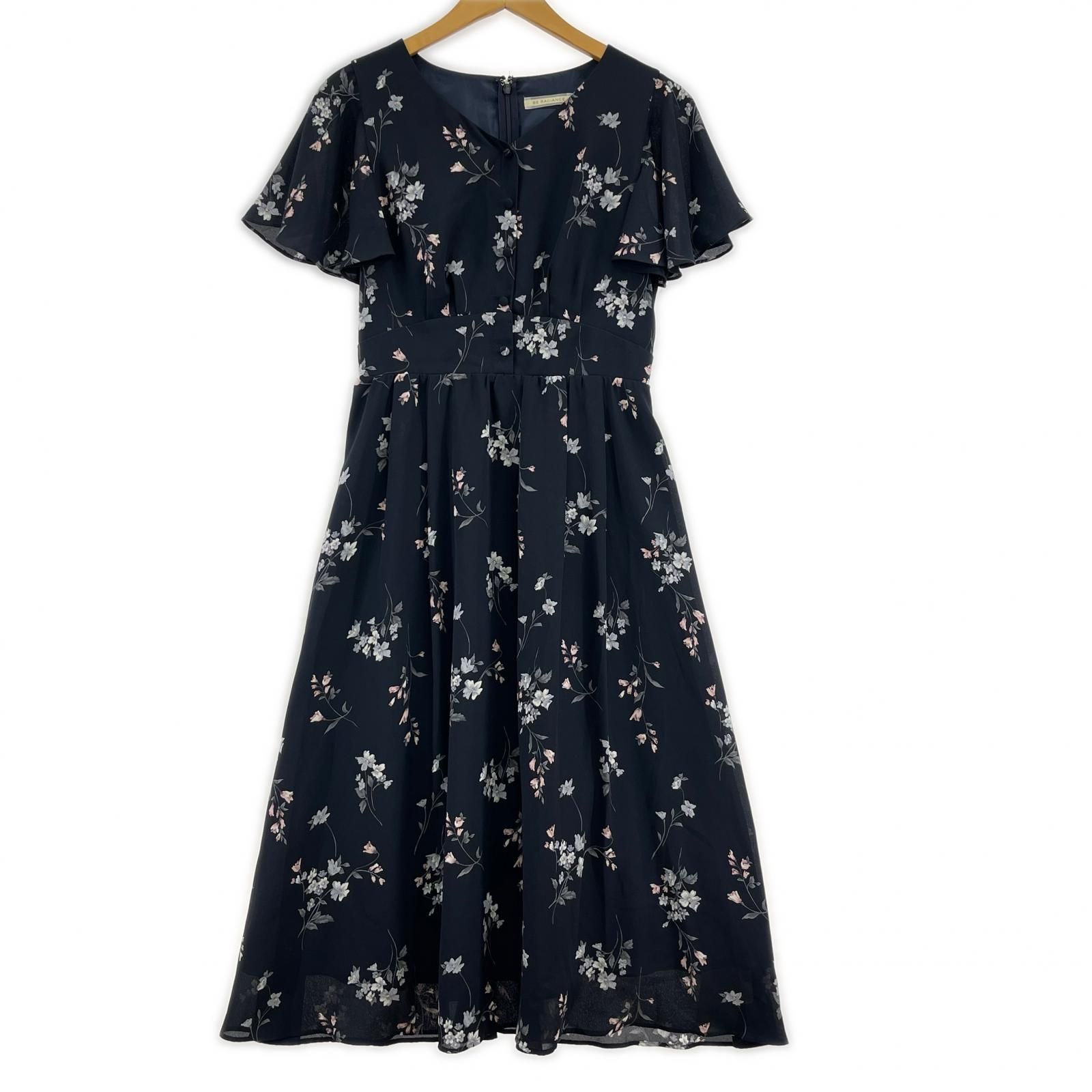 Be radiance ワンピース タグ付き BE RADIANCE ビーラディエンス タグ付き 花柄ワンピース sizeS