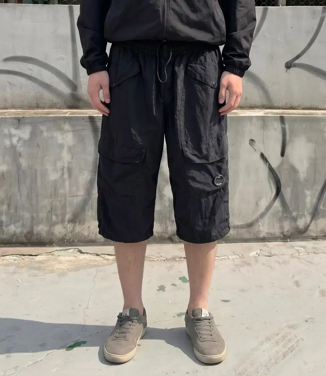 82/ C.P. Company(シー ピー カンパニー) 25SS ルーズ テック 7分 ナイロン パンツ