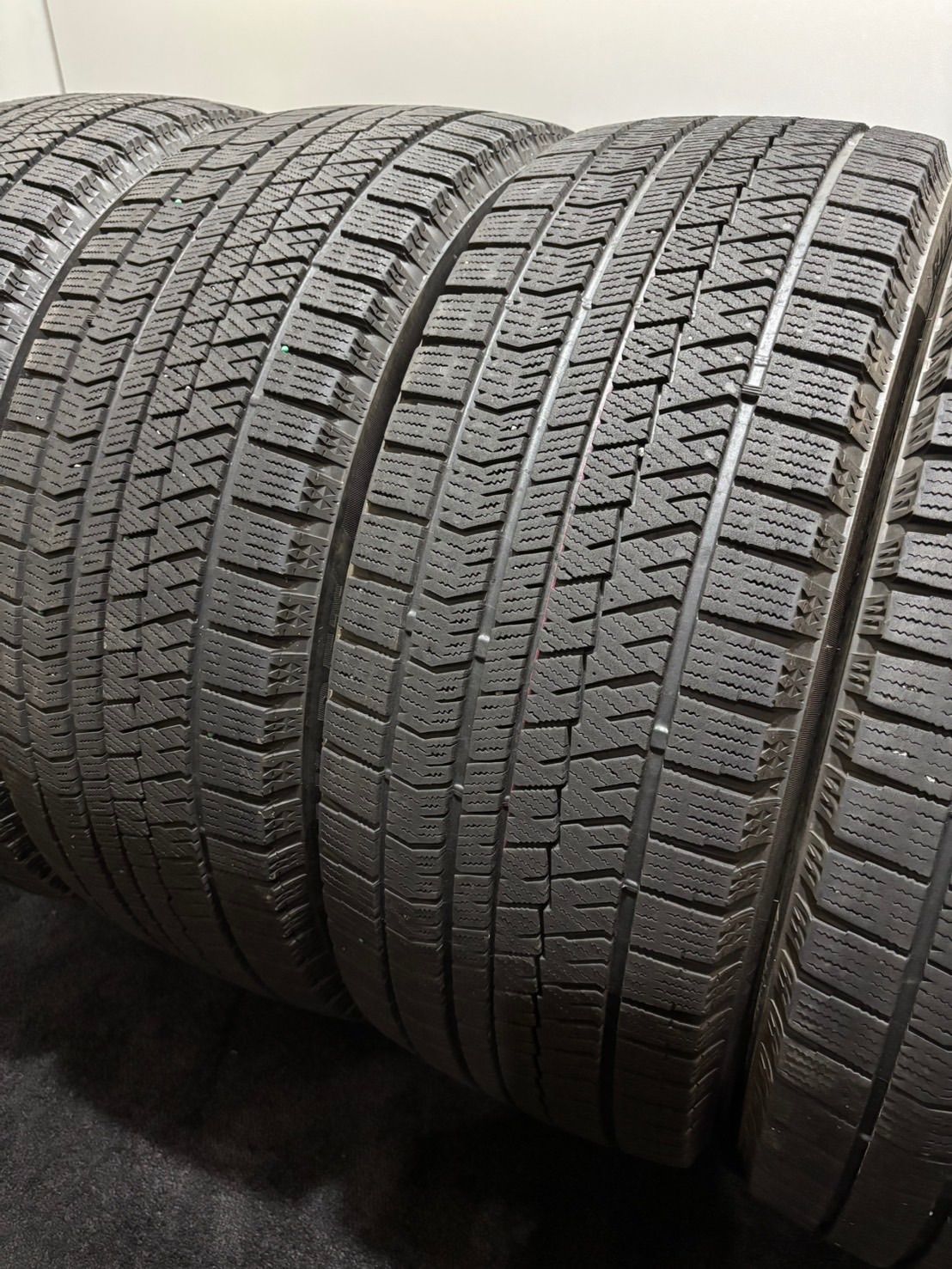 ★235/50R20 BRIDGESTONE/RFT 23年製 スタッドレス 4本 ブリヂストン ブリザック レクサス NX ランフラット (南8-M646)