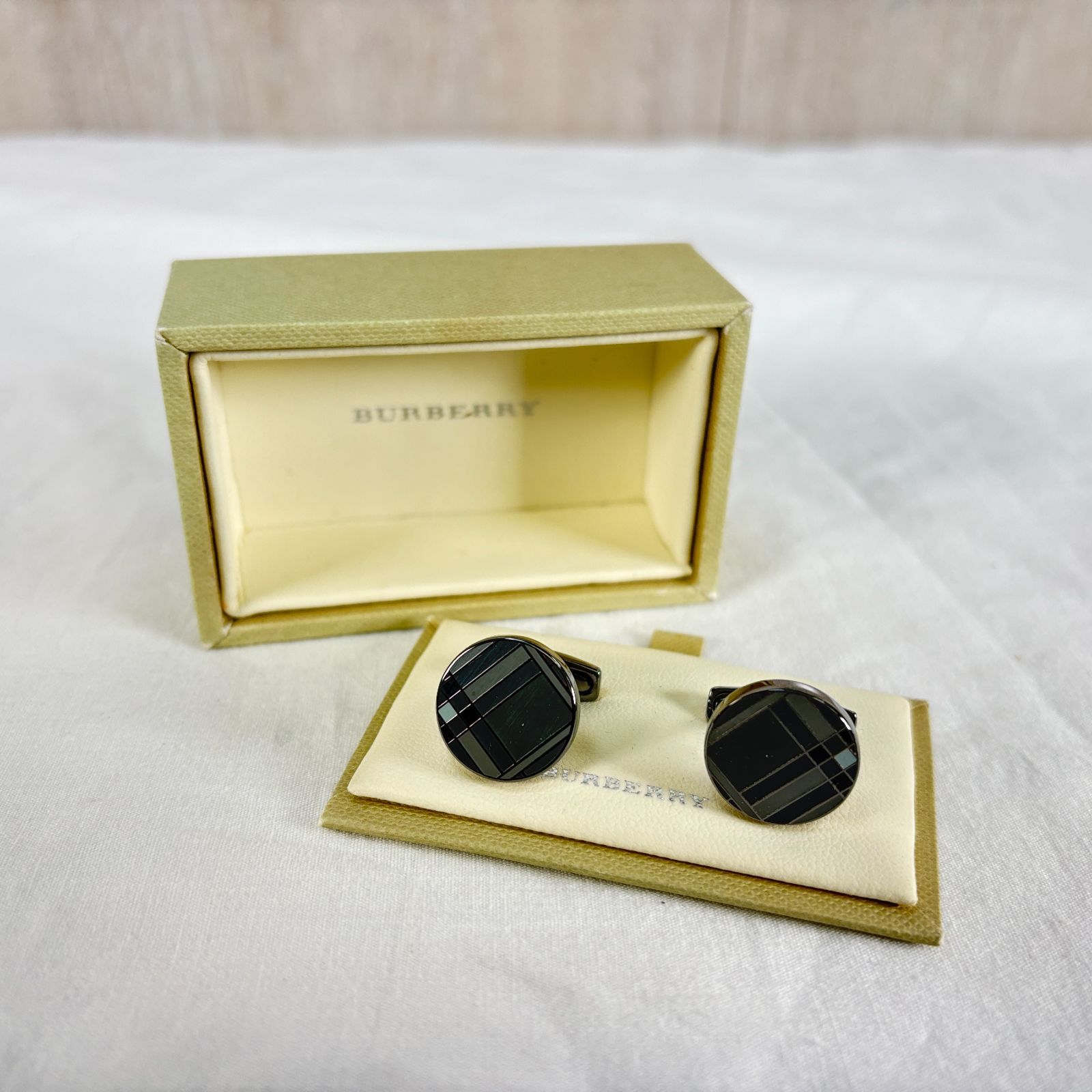 BURBERRY バーバリー カフス シルバーカラー ファッション 小物 メンズ