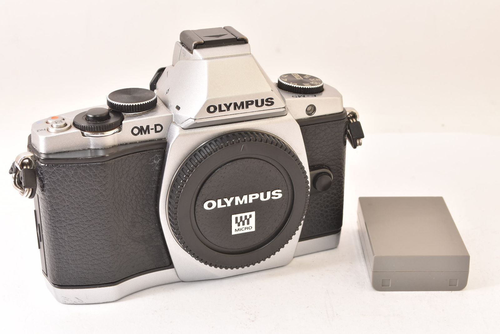 【ジャンク品】オリンパス　ミラーレス一眼　om-d e-m10 ☆ジャンク品☆ OLYMPUS オリンパス OM-D E-M5 ボディ シルバー ミラー