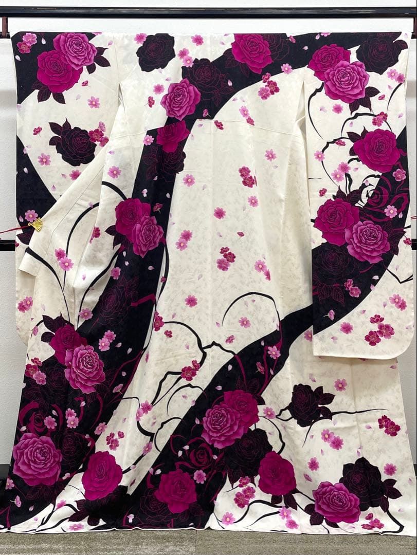 振袖 銀通し 金彩 紋意匠 薔薇 身丈168cm 撥水加工済 MO3835 - メルカリ