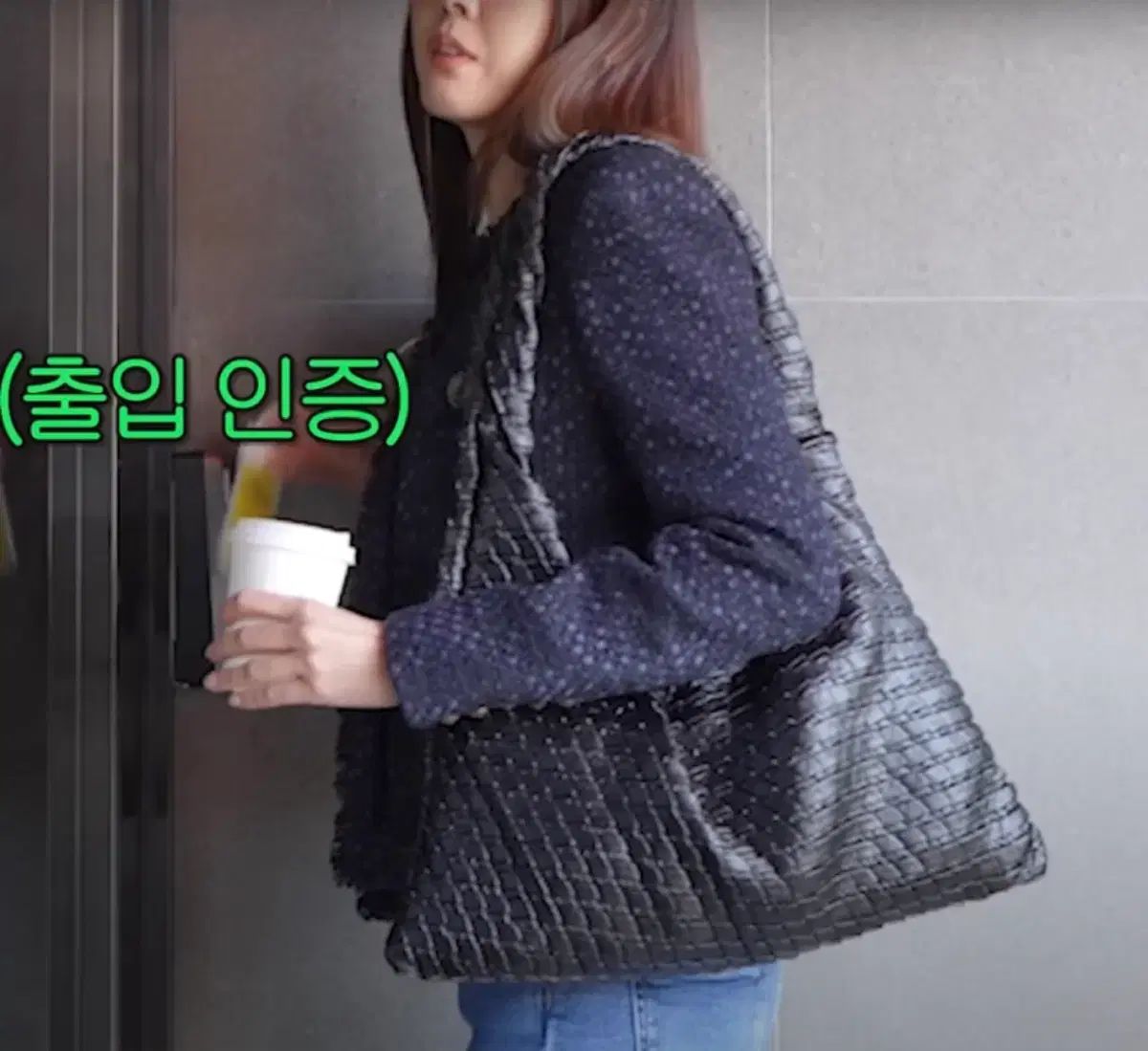 クァニ HOBO BAG ネイビー ブルー