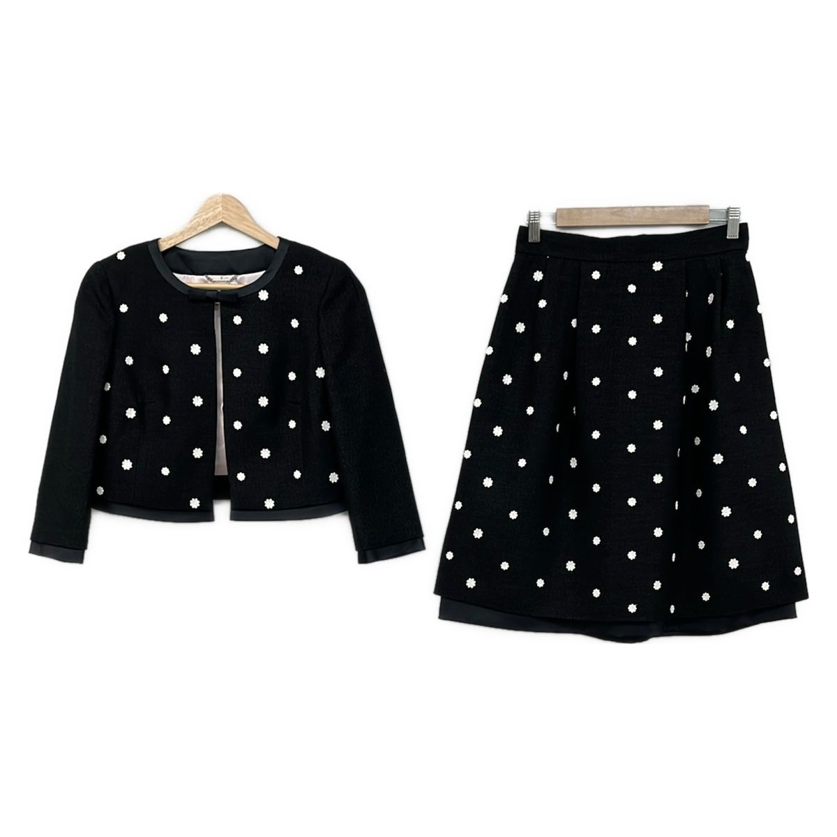 HARRODS(ハロッズ) スカートスーツ レディース美品 - 黒×白 花柄/リボン