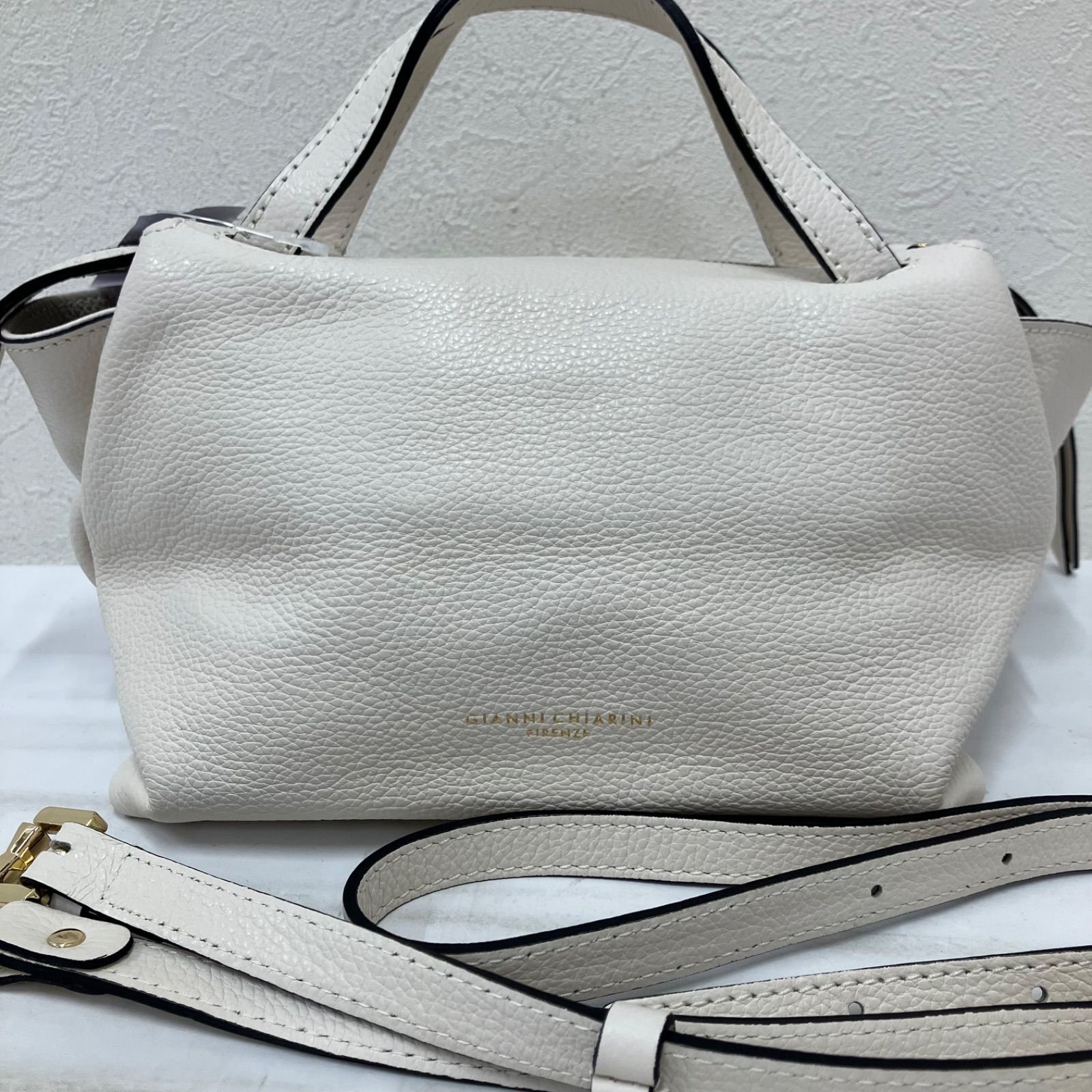 美品 ジャンニキャリー二 ショルダーバッグ シルバー レザー オリガミ 2way 3886 【美品】 GIANNI CHIARINI ジャンニキャリーニ ジャンニキアリー