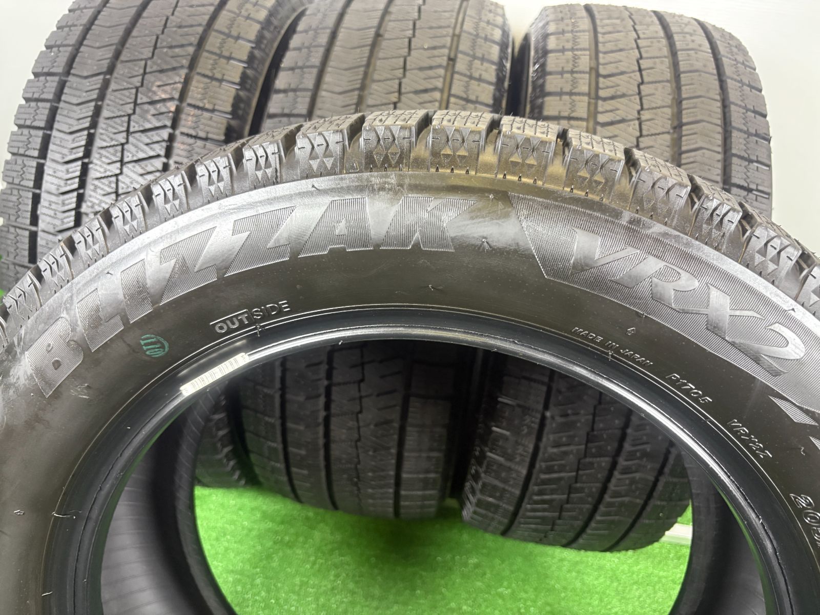 送料無料☆205/55R16 ブリヂストン VRX2 2019年製 4本 冬 タイヤ 送料無料☆205/55R16 ブリヂストン VRX2 2019年製 4本 冬 タイヤ