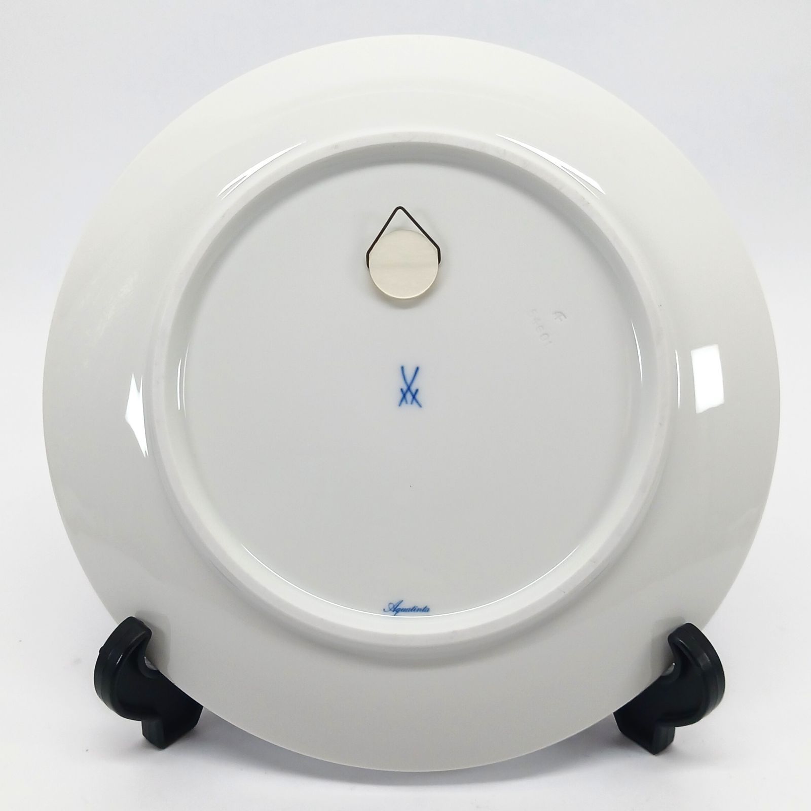 マイセン　歴代双剣マーク 飾皿 　ロゴ　25.5cmプレート　皿スタンド　箱付き マイセン Meissen 歴代双剣マーク 飾皿 ロゴ プレート - メルカリ