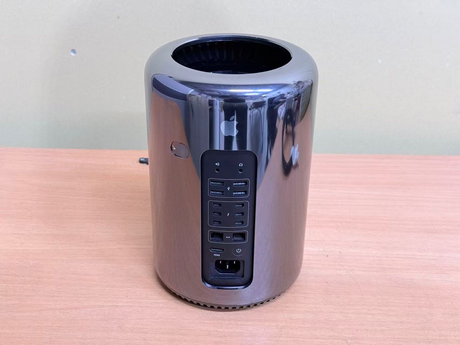 Mac Pro Late-2013 Xeon 3.5GHz 64GB SSD1TB - メルカリ