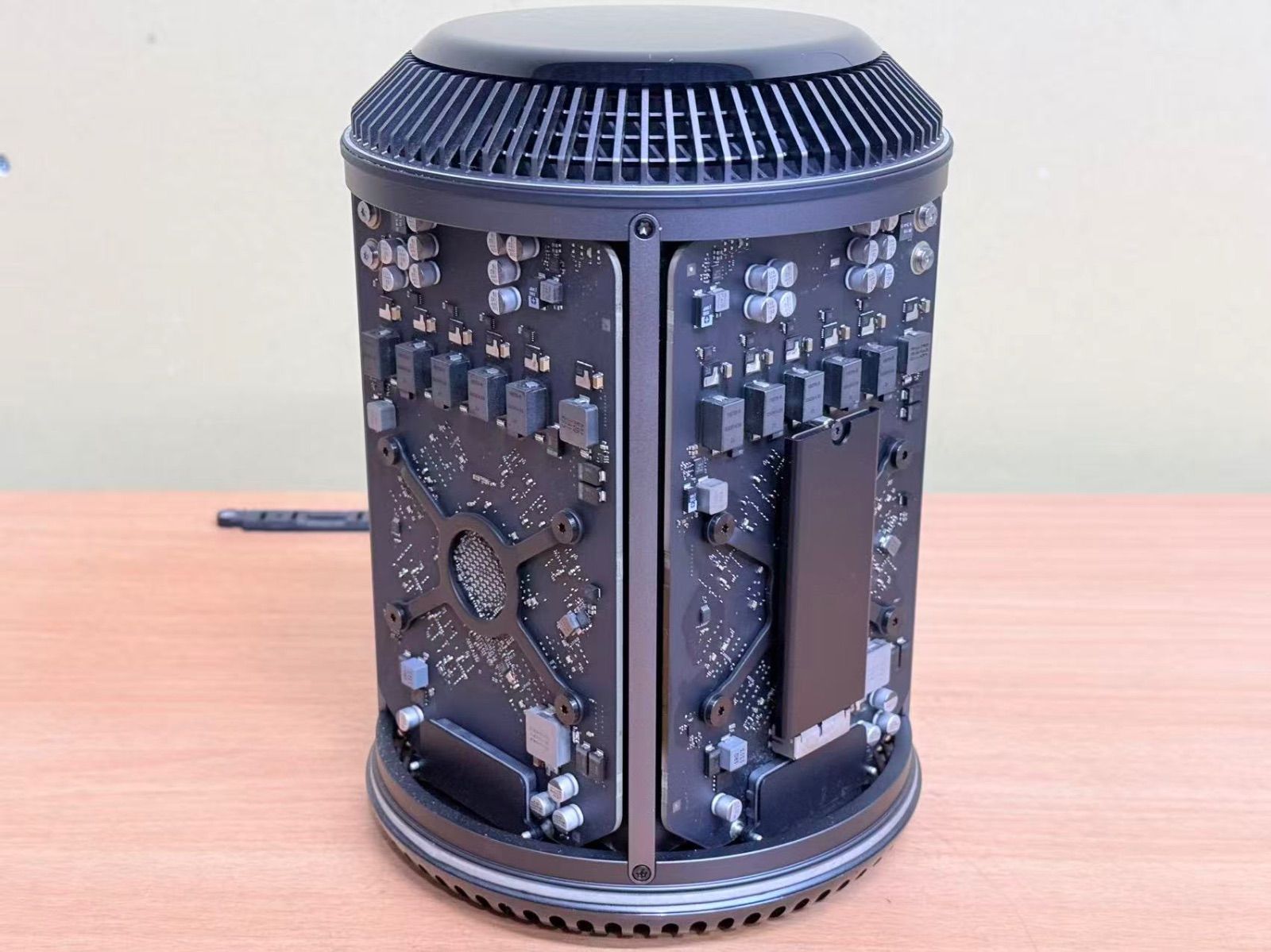 Mac Pro Late-2013 Xeon 3.5GHz 64GB SSD1TB - メルカリ