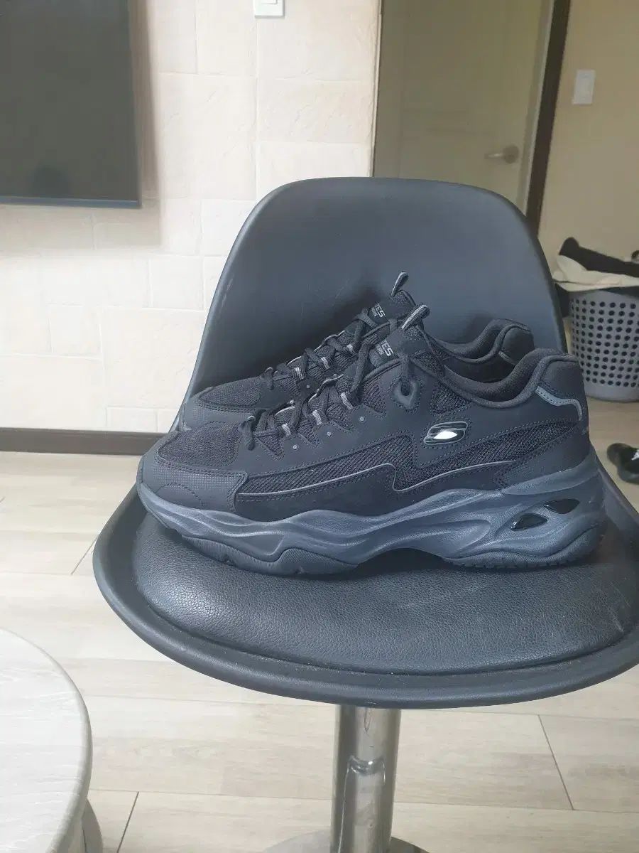 SKECHERS スケッチャーズ スニーカー ブラック 270