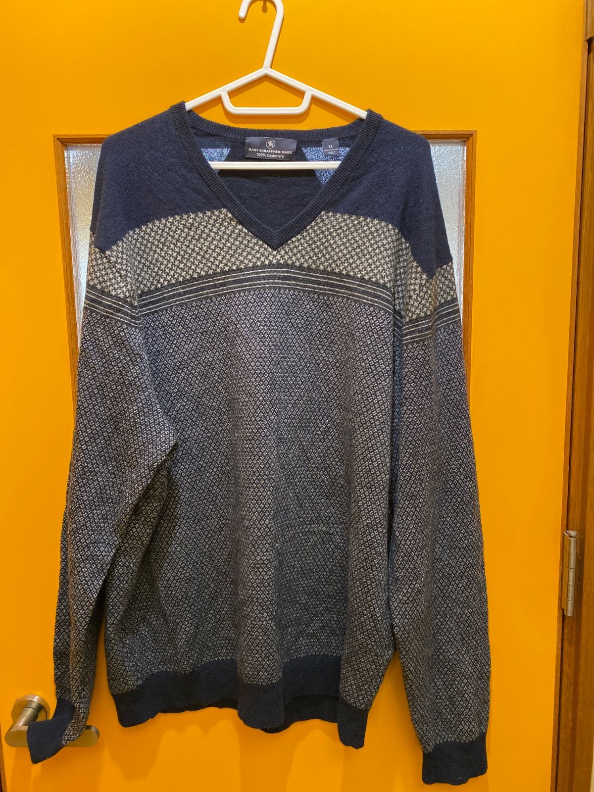 Y【Y12-34】 HART SCHAFFNER MARX    サイズXL    Vネックセーター　紺色　総柄　メンズ