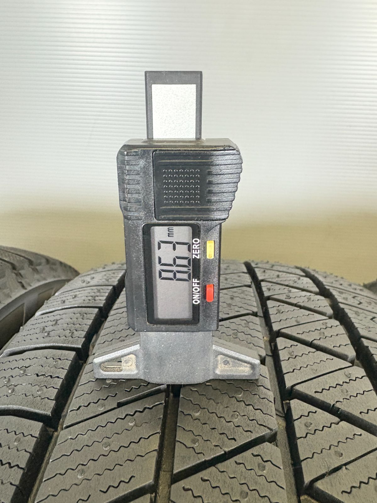 送料無料☆215/50R18 ブリヂストン VRX3 2024年製 4本 冬 タイヤ 