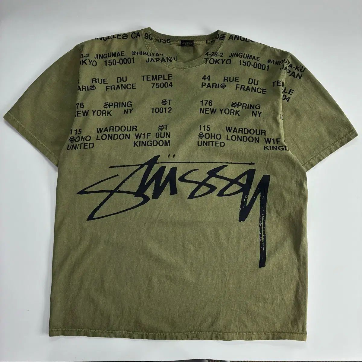 STUSSY ステューシー ロケーション PIGMENT ピグメント ダイド カーキ 半袖Tシャツ