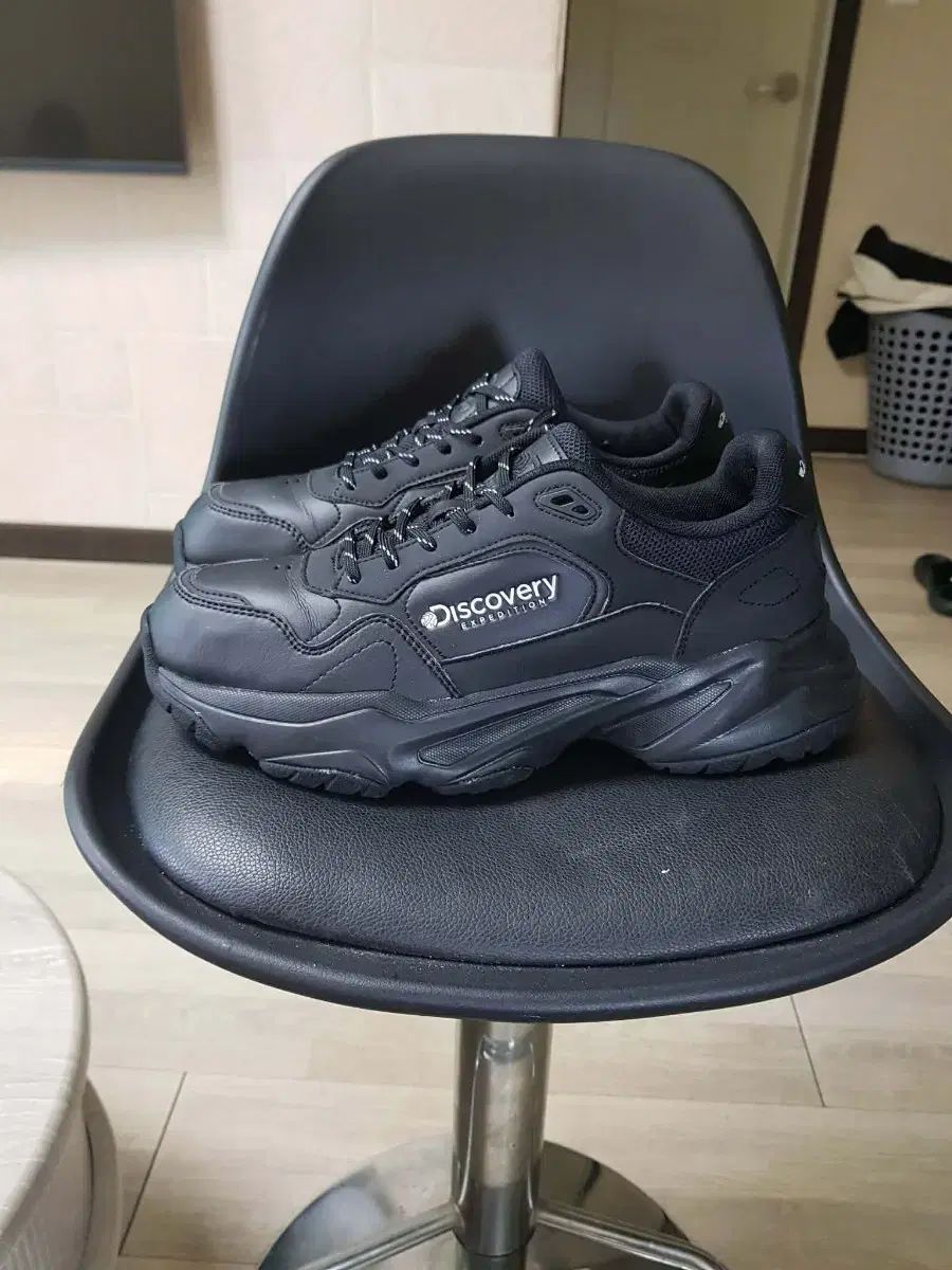 DISCOVERY スニーカー ブラック 265