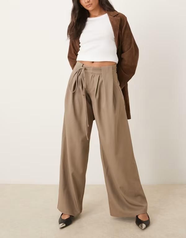 モーテル レディース ボトムス カジュアルパンツ ワイドレッグ パンツ Motel Rivela tie waist wide leg tailored pants BEIGE ベージュ