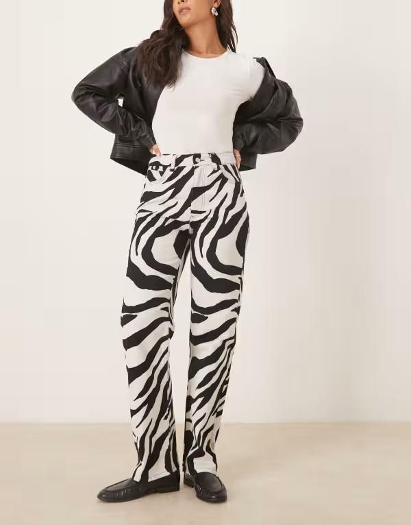 エイソス レディース ボトムス デニムパンツ ストレート ジーンズ グラフィック ASOS DESIGN slim straight leg jeans in graphic zebra Black 7,650円