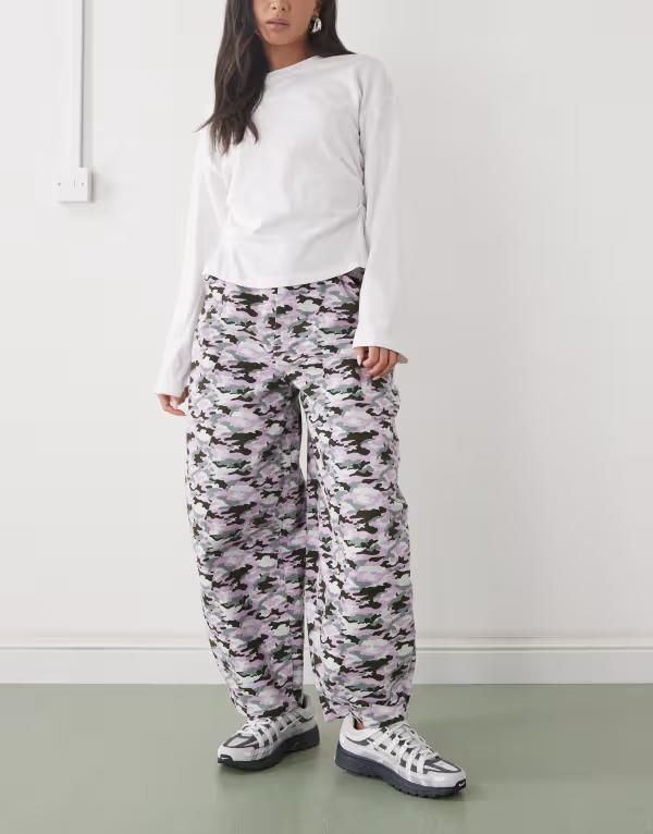 コルージョン レディース ボトムス デニムパンツ ジーンズ COLLUSION XL balloon jeans camo Camo print ピンク