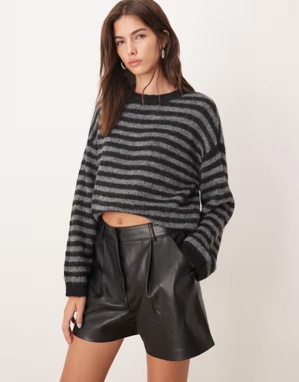 マンゴ レディース ボトムス ハーフパンツ・ショーツ ショートパンツ レザー フェイクレザー Mango faux leather pleat front shorts Black ブラック