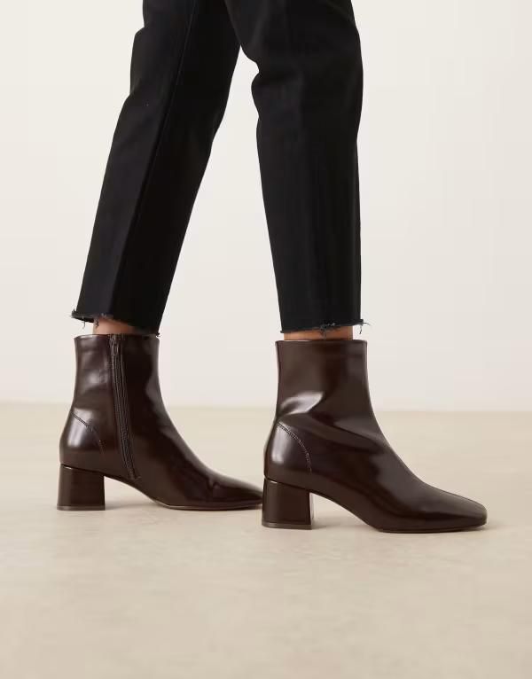 エイソス レディース シューズ ブーツ・レインブーツ アンクル ブーツ ヒール ASOS DESIGN Relay smart heeled ankle boots in chocolate Choc