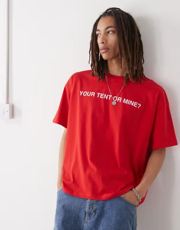 コルージョン メンズ トップス Tシャツ プリント COLLUSION Tshirt with festival print RED レッド