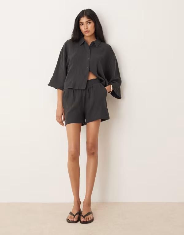ジェイディーワイ レディース ボトムス ハーフパンツ・ショーツ ショートパンツ JDY cheesecloth shorts in charcoal gray part of a set PHANTO