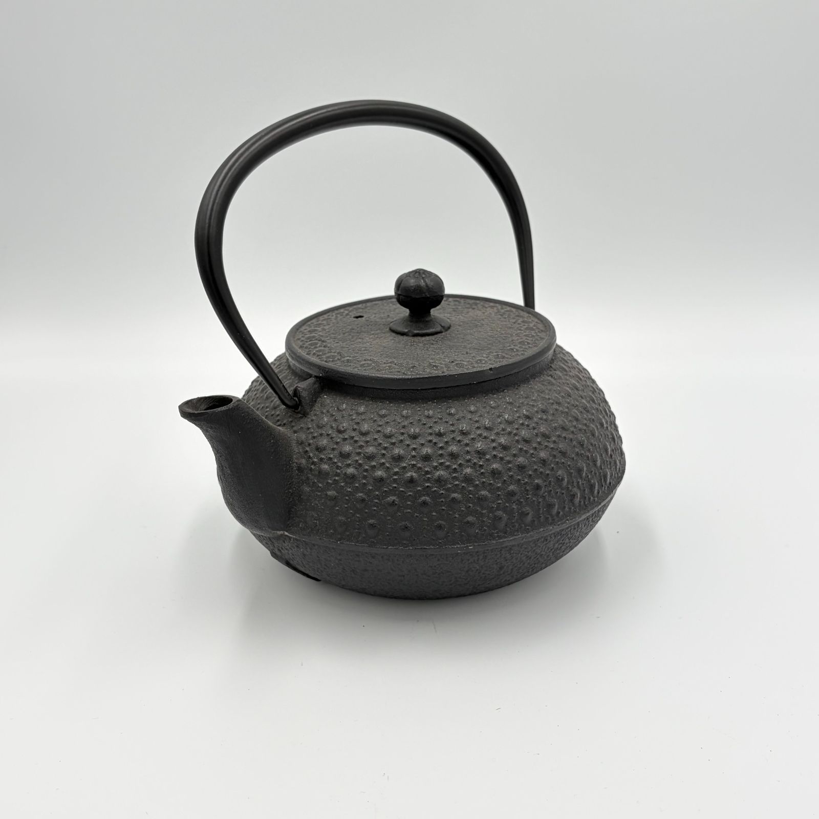 【美品】【希少・骨董】力強い地紋の中型アンティーク鉄瓶