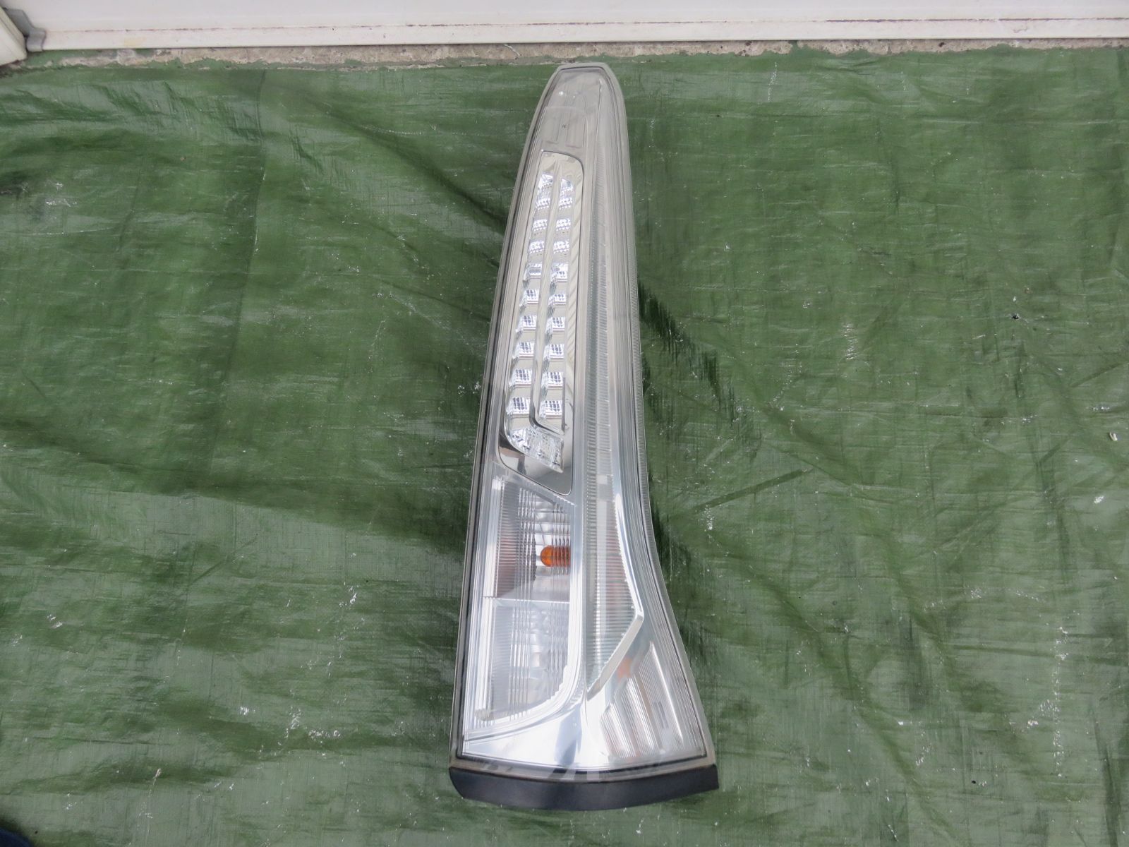 コト LEDテールランプ 220-23682 日本製 日産セレナ HFC26 LK1615* 点灯OK セレナ C26 (右) テールライト LED テールランプ /純正