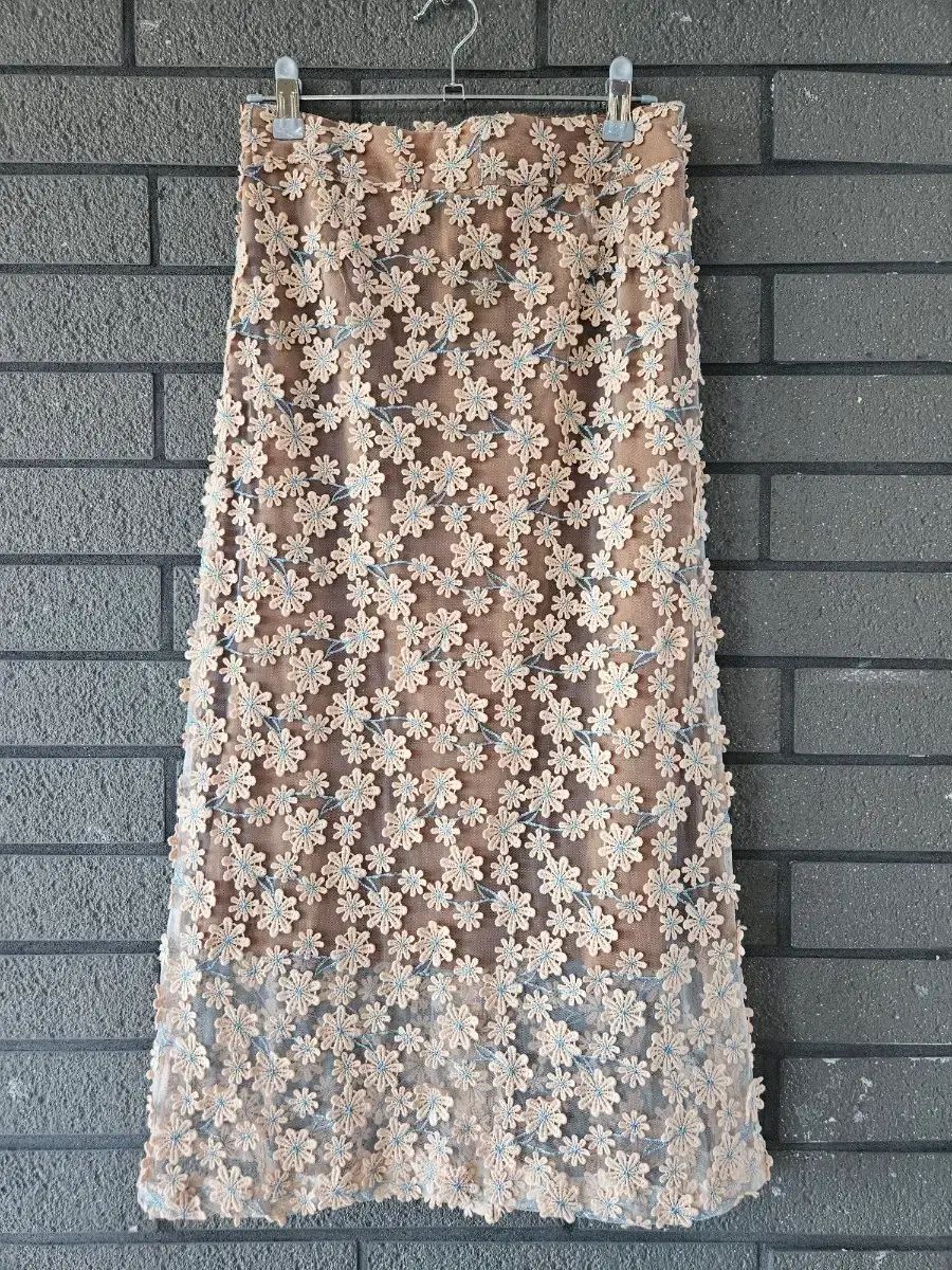 アナスイ(ANNA SUI) フローラル 立体 刺繍 レイ ロング スカート