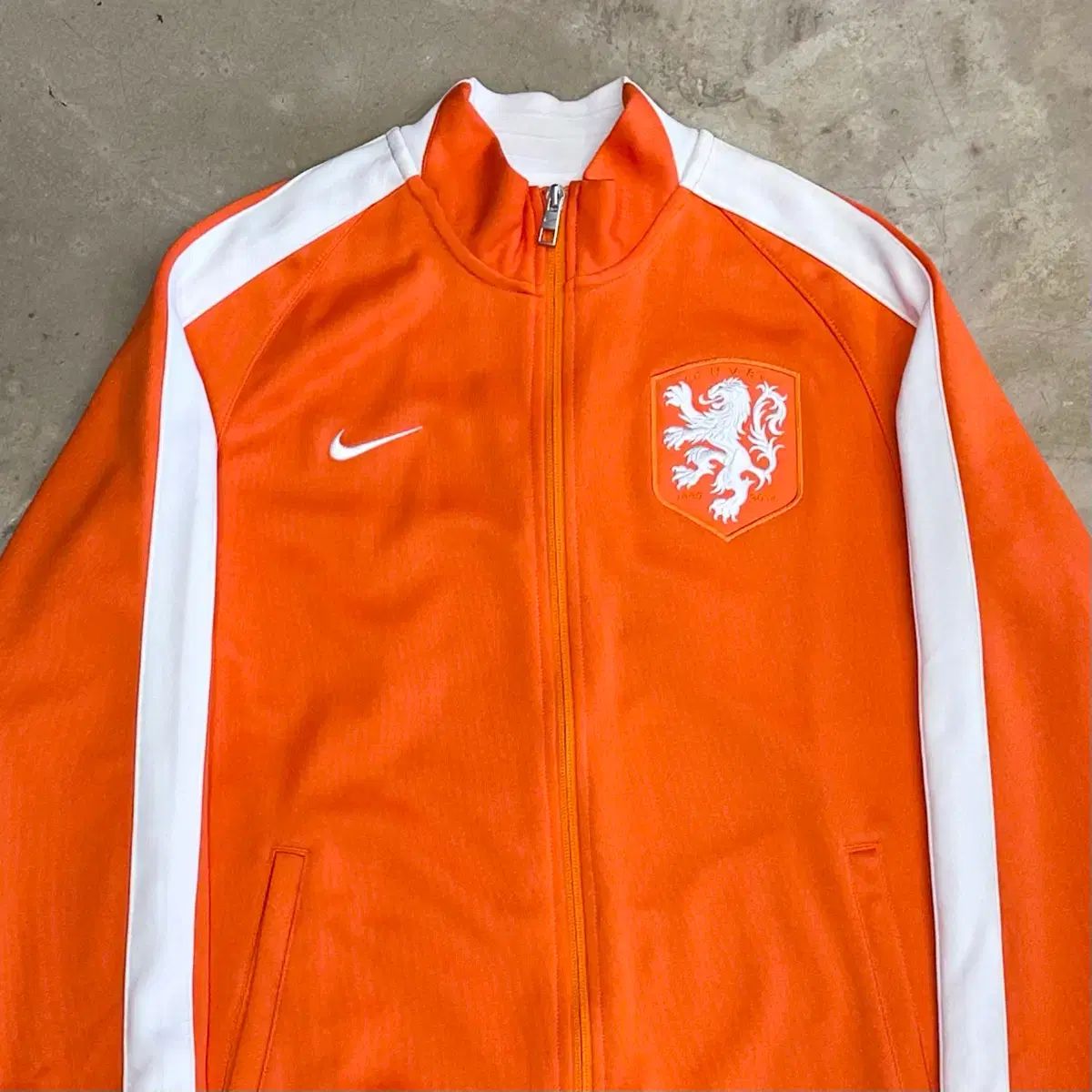 L NIKE オランダ オレンジ トラックジャージ