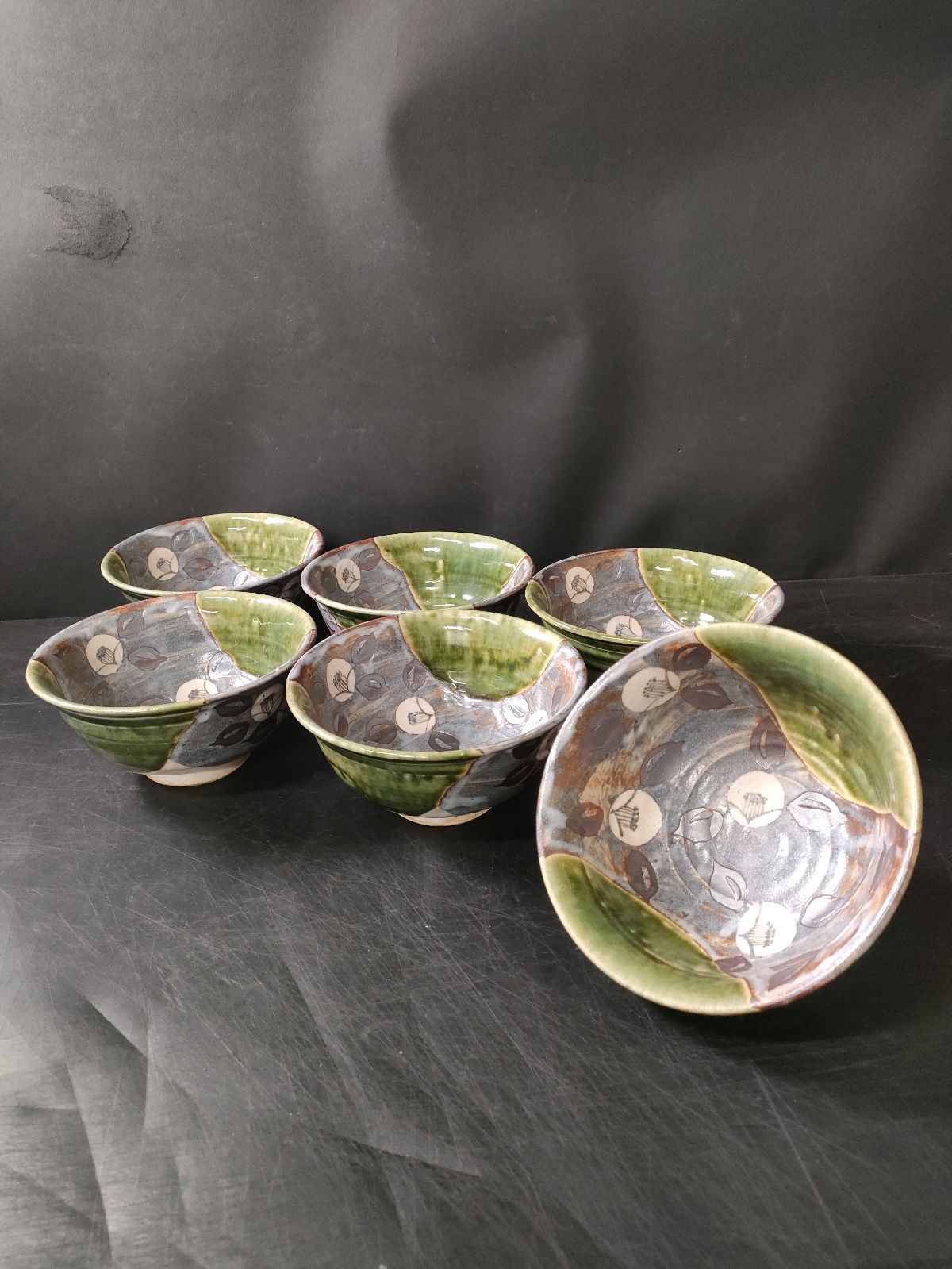 F26-02/玉山窯/美濃焼/玉置保夫 造/織部椿鉢 6客/約Φ16.5cm/骨董/大鉢/盛鉢/皿/飾皿/菓子皿/菓子鉢/丼/向付/織部/民芸/懐石料理/懐石道具