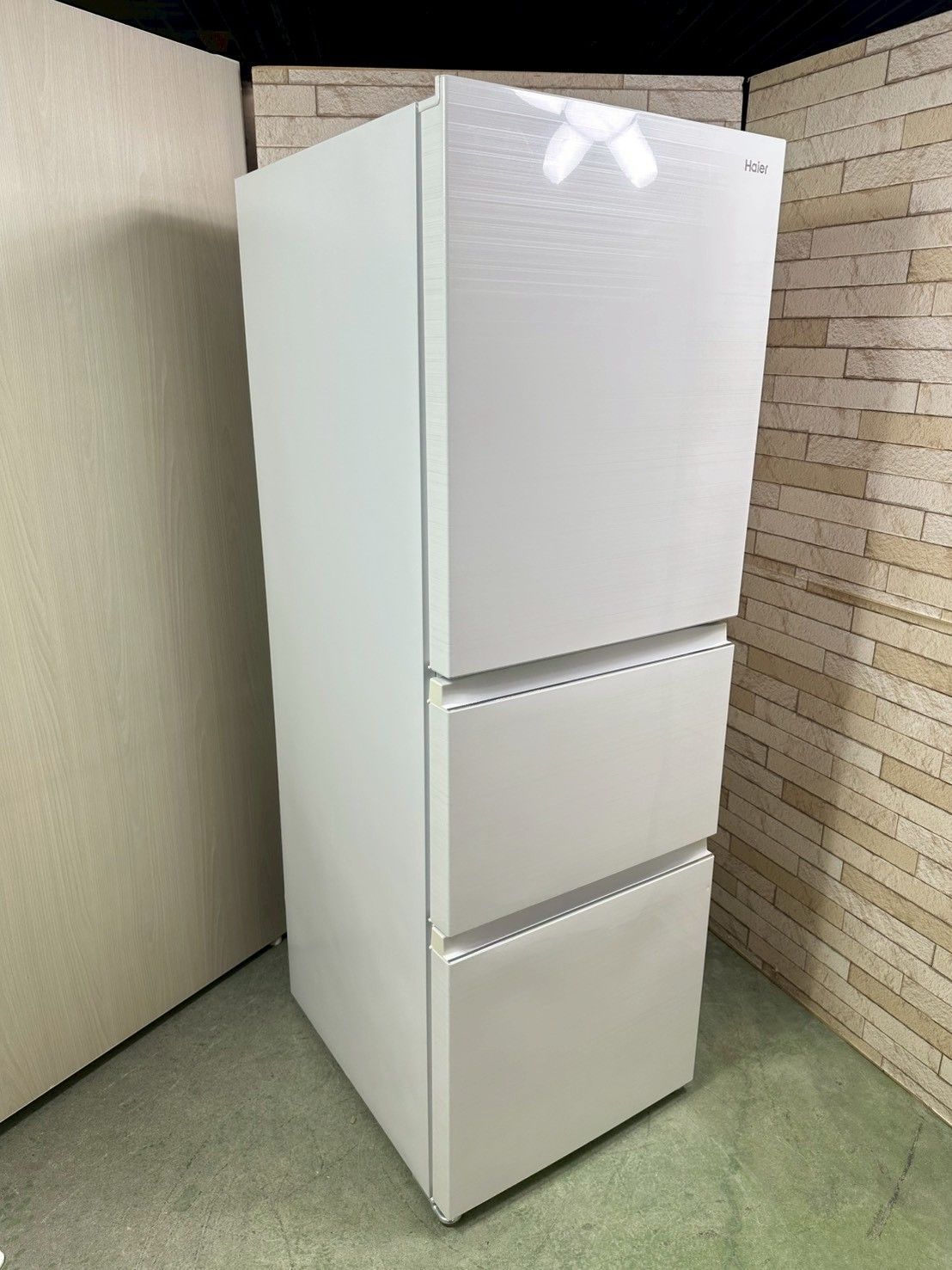 大阪・尼崎配送設置無料★3か月保障付き★冷蔵庫★JR-CV29A★IR-1862 大阪・尼崎配送設置無料☆3か月保障付き☆冷蔵庫☆ハイアール☆3ドア