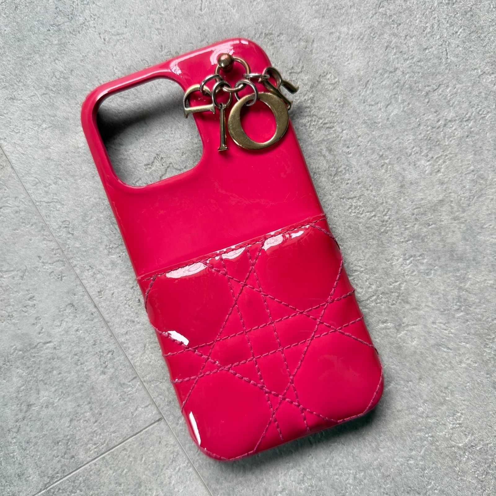 Christian Dior クリスチャンディオール Lady Dior iPhone13pro ケース パテントレザー チャーム ピンク カナージュ 8,250円
