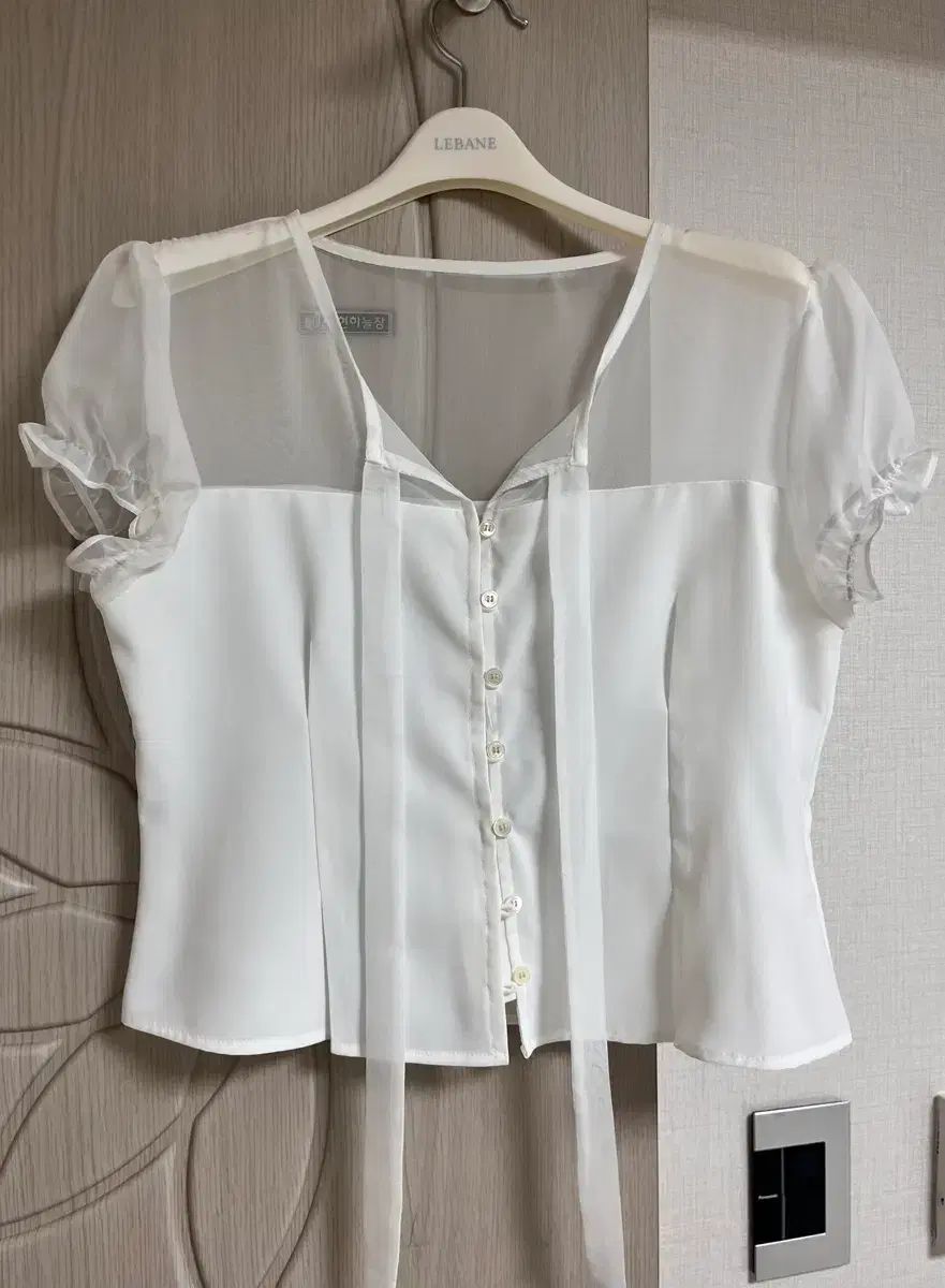 르베인(LEVEINE) 아멜리아(AMELIA) ブラウス(BLOUSE) 白(WHITE)