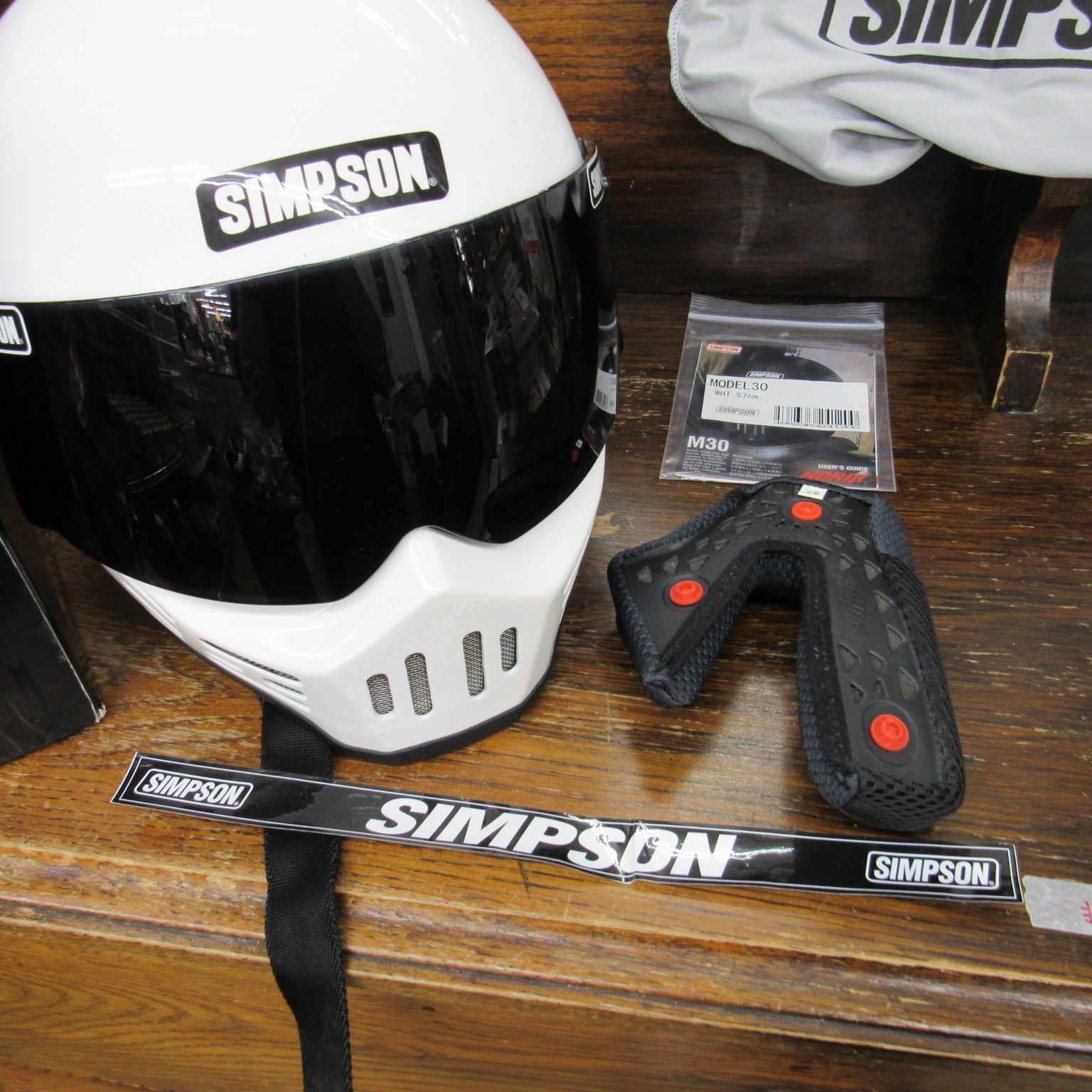 中古美品 SIMPSON HELMETS ヘルメット MODEL30 57㎝ ホワイト 